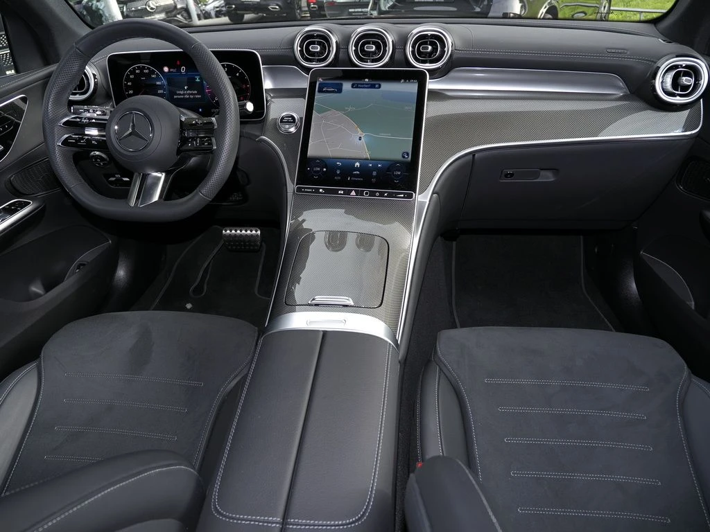 Mercedes-Benz-GLC 300 d-image-12