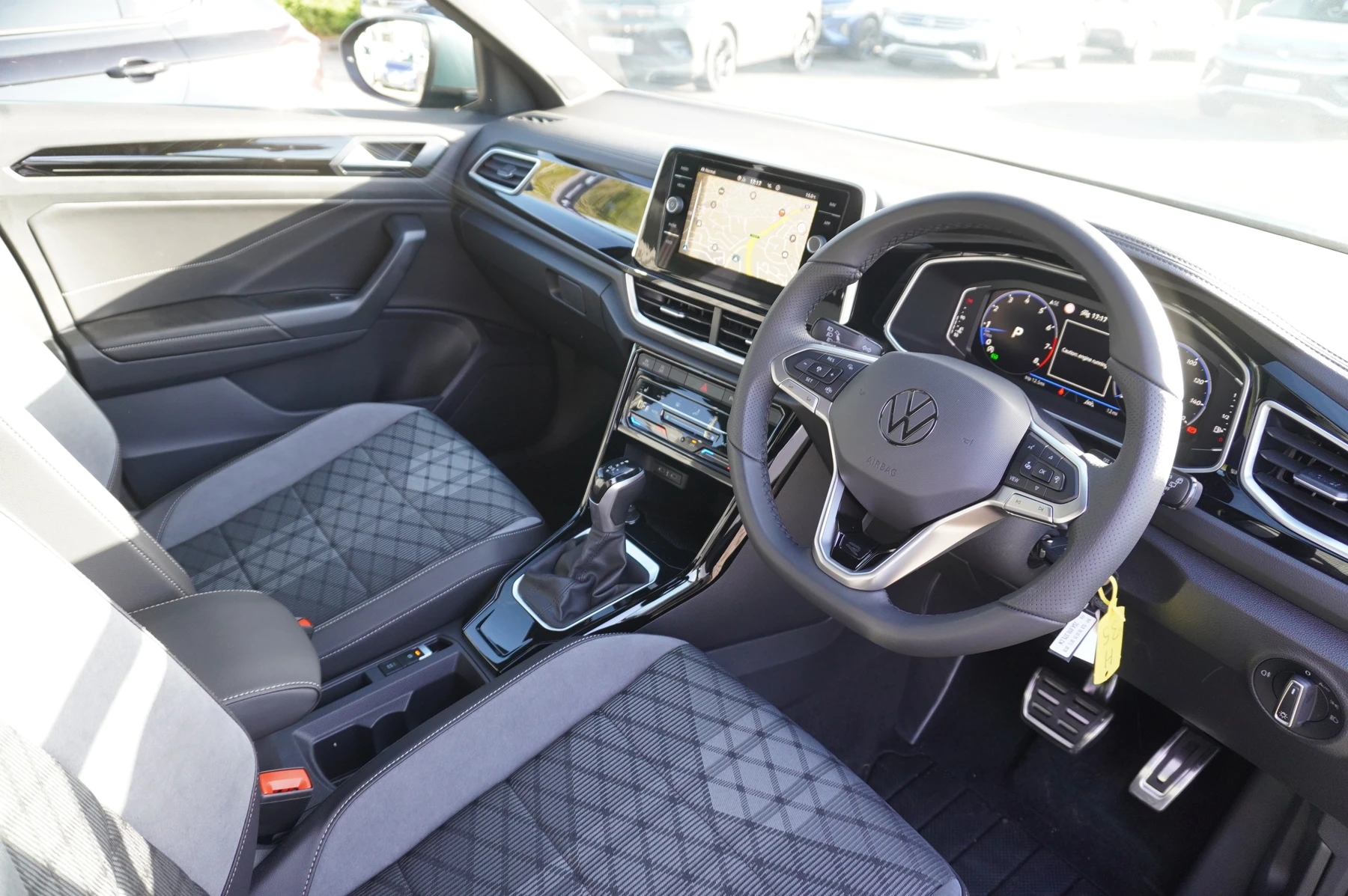 Volkswagen-T-Roc-image-5