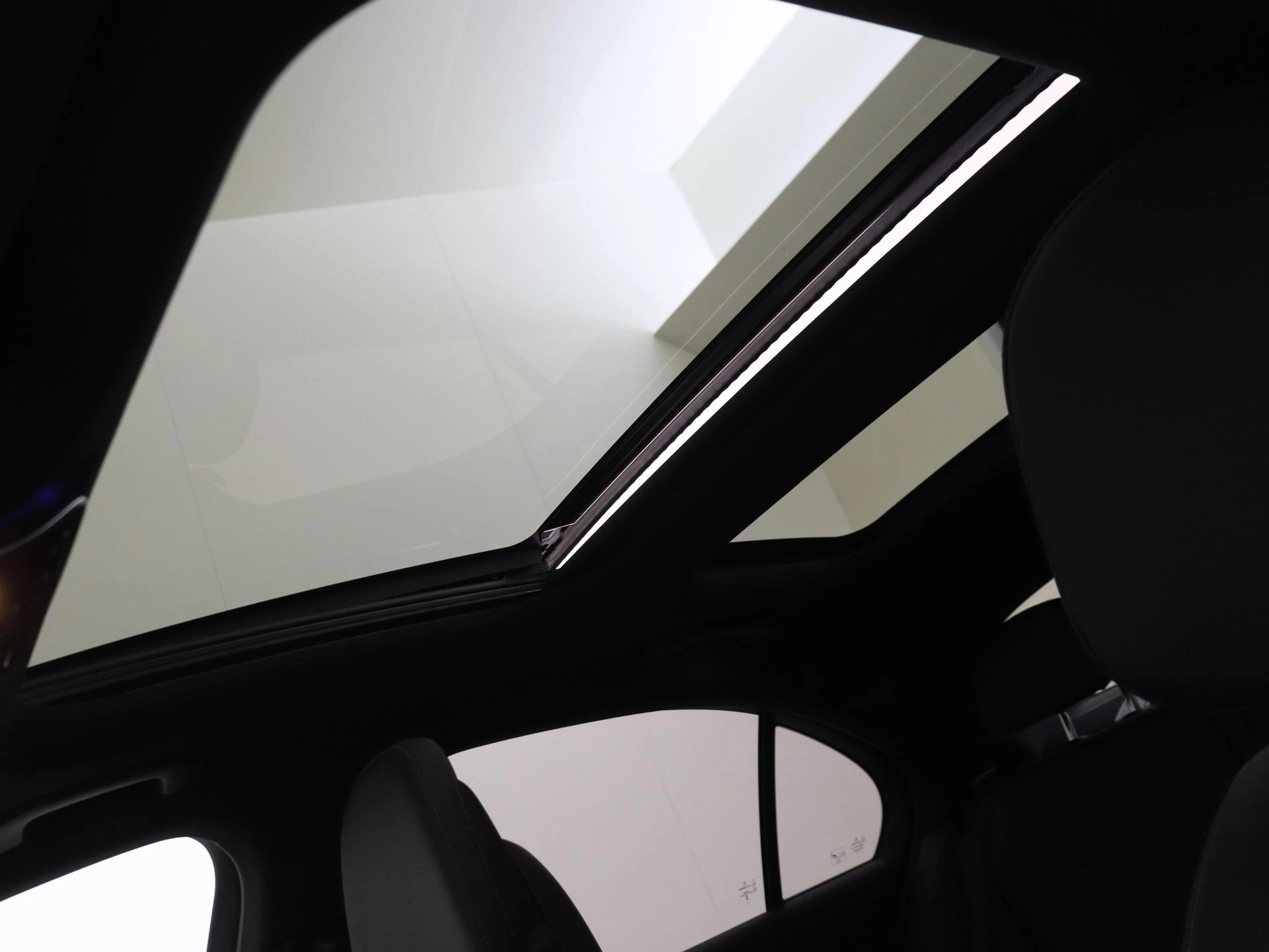 Mercedes-Benz-C-Klasse-image-26