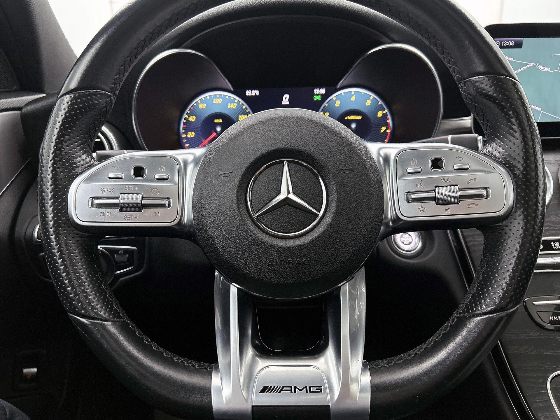 Mercedes-Benz-C-Klasse-image-31
