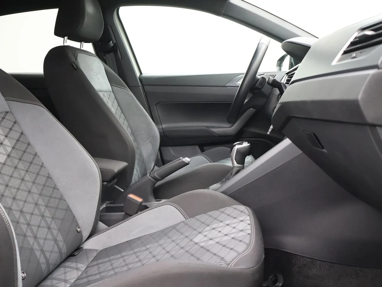 Volkswagen-Polo-image-13