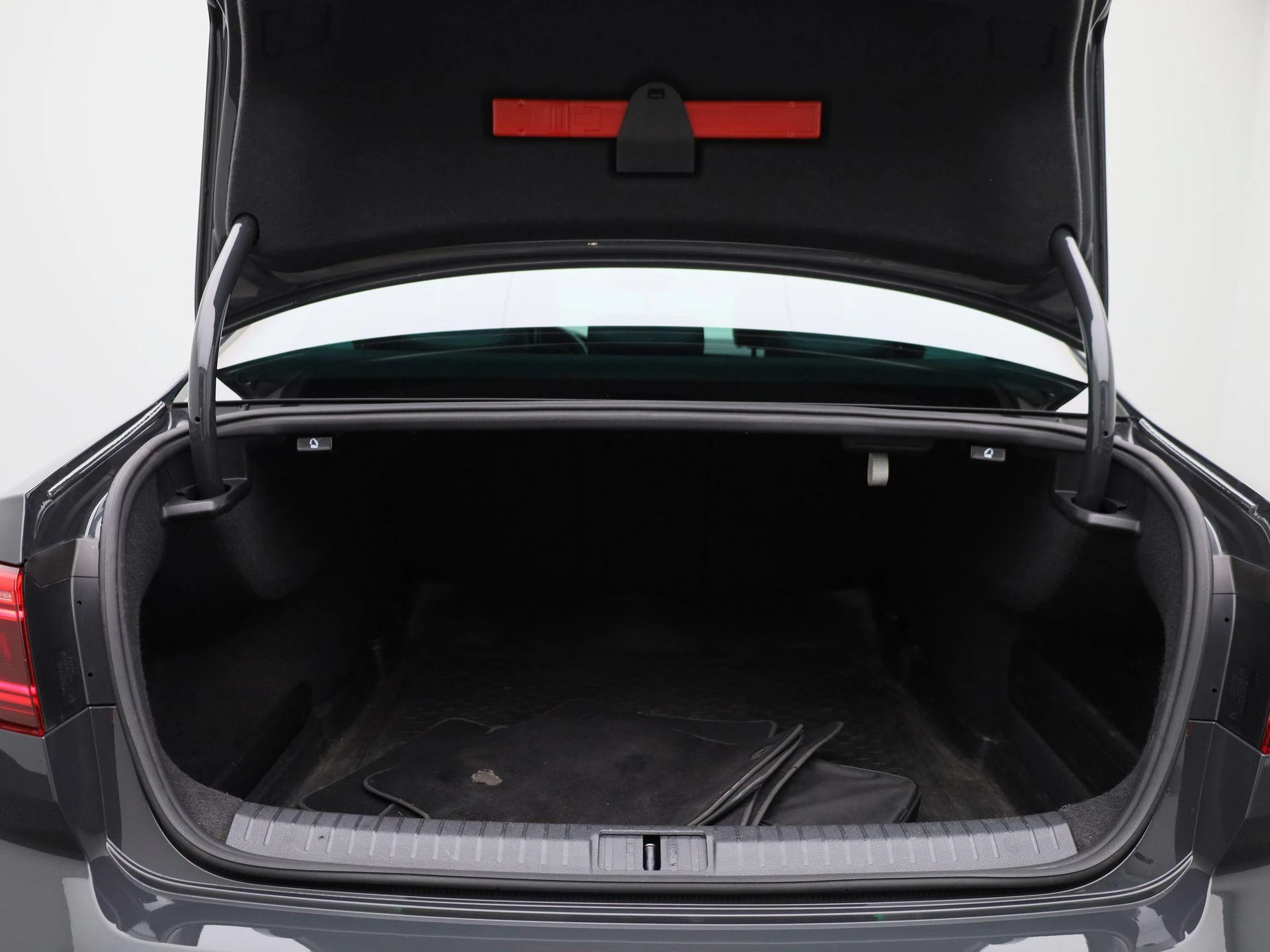 Volkswagen Passat 1.5 TSI R-Line Business +