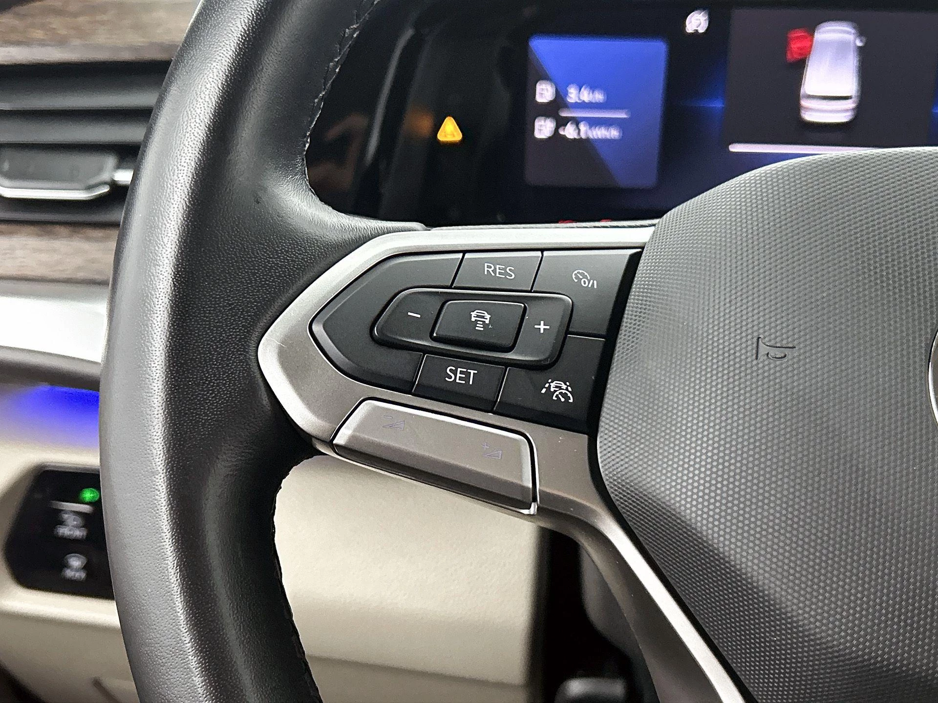Volkswagen-Multivan-image-8