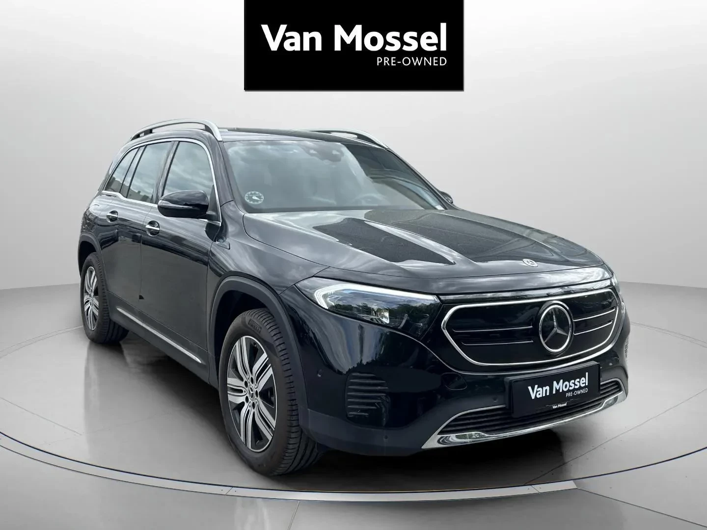 Mercedes-Benz-EQB-image-2