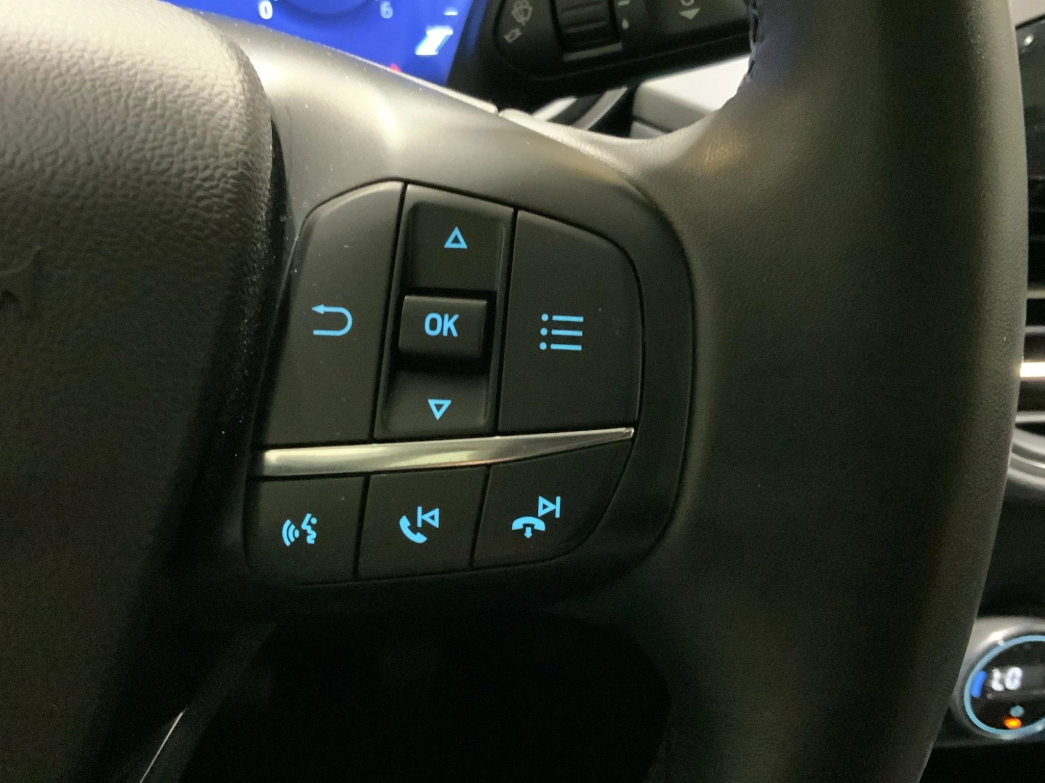 Ford Kuga Titanium | LED | GJR | DAB | Winter-Paket
