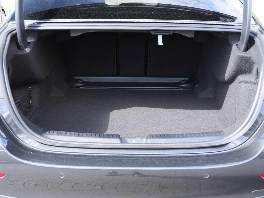 Mercedes-Benz-E-Klasse 200-image-15