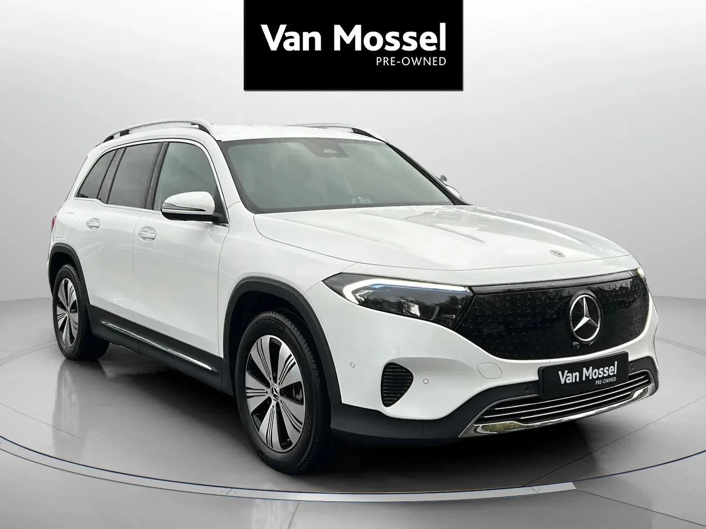 Mercedes-Benz-EQB-image-2