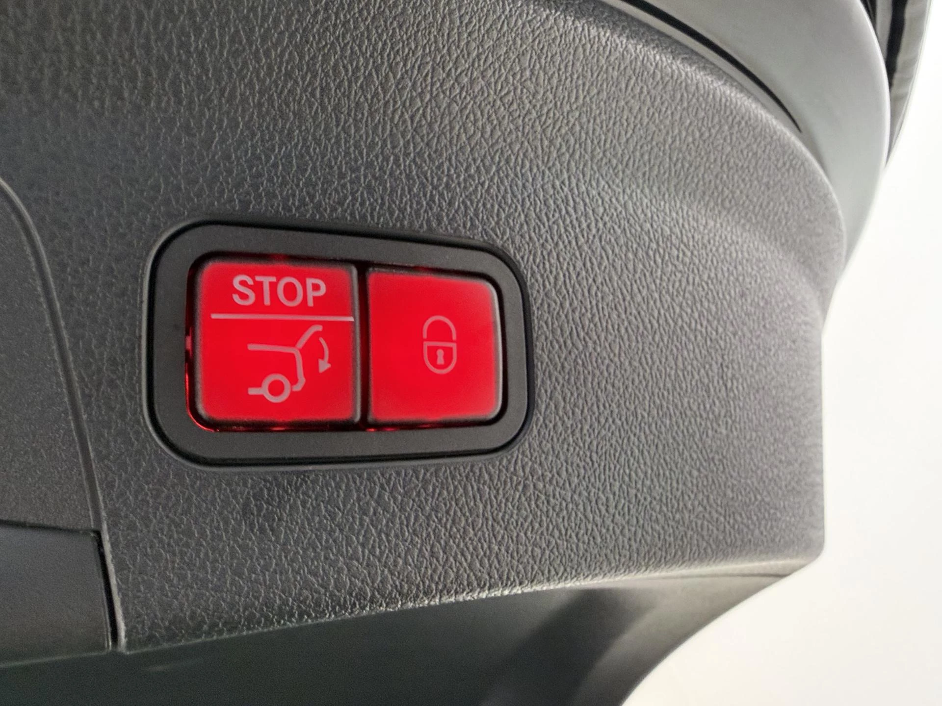 Mercedes-Benz-GLE-image-33