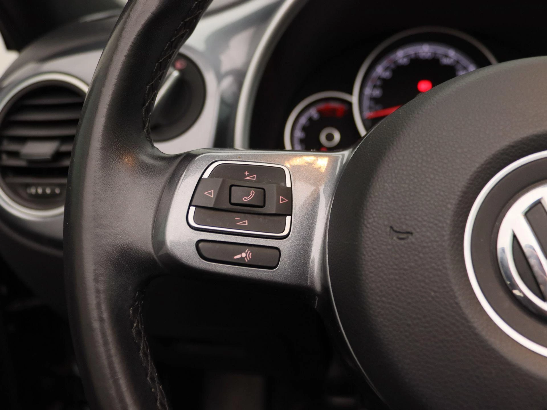 Volkswagen-Beetle-image-17