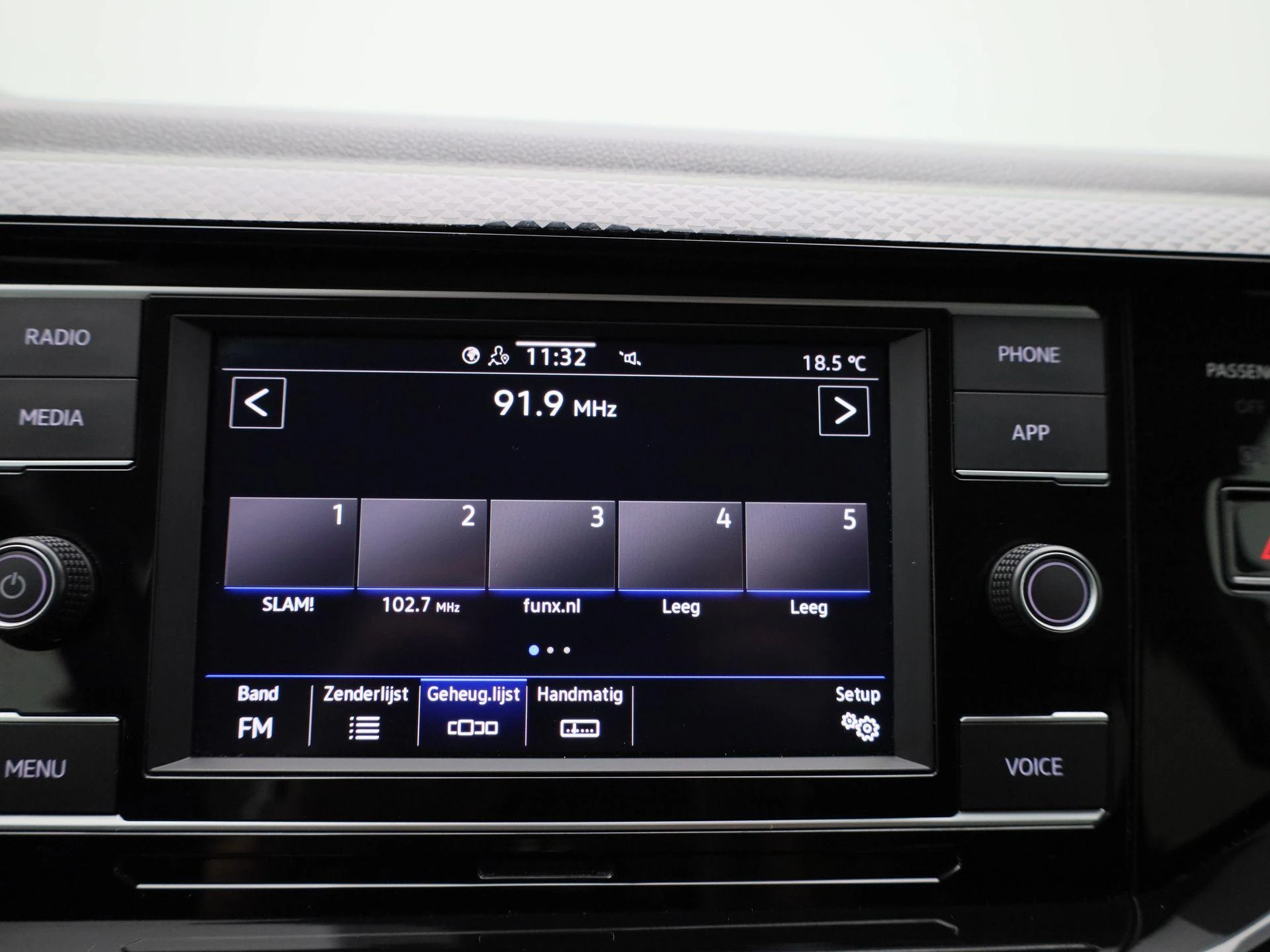 Volkswagen-Polo-image-13