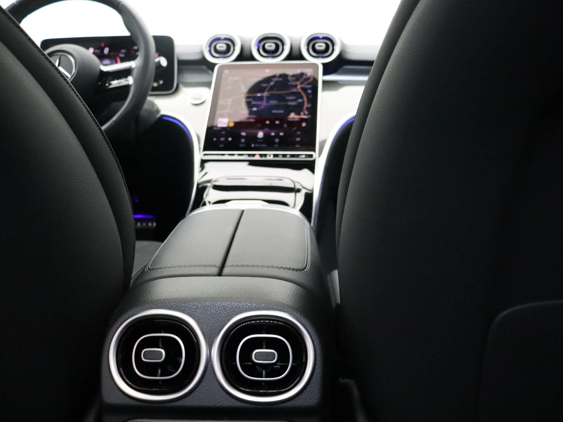 Mercedes-Benz-C-Klasse-image-27