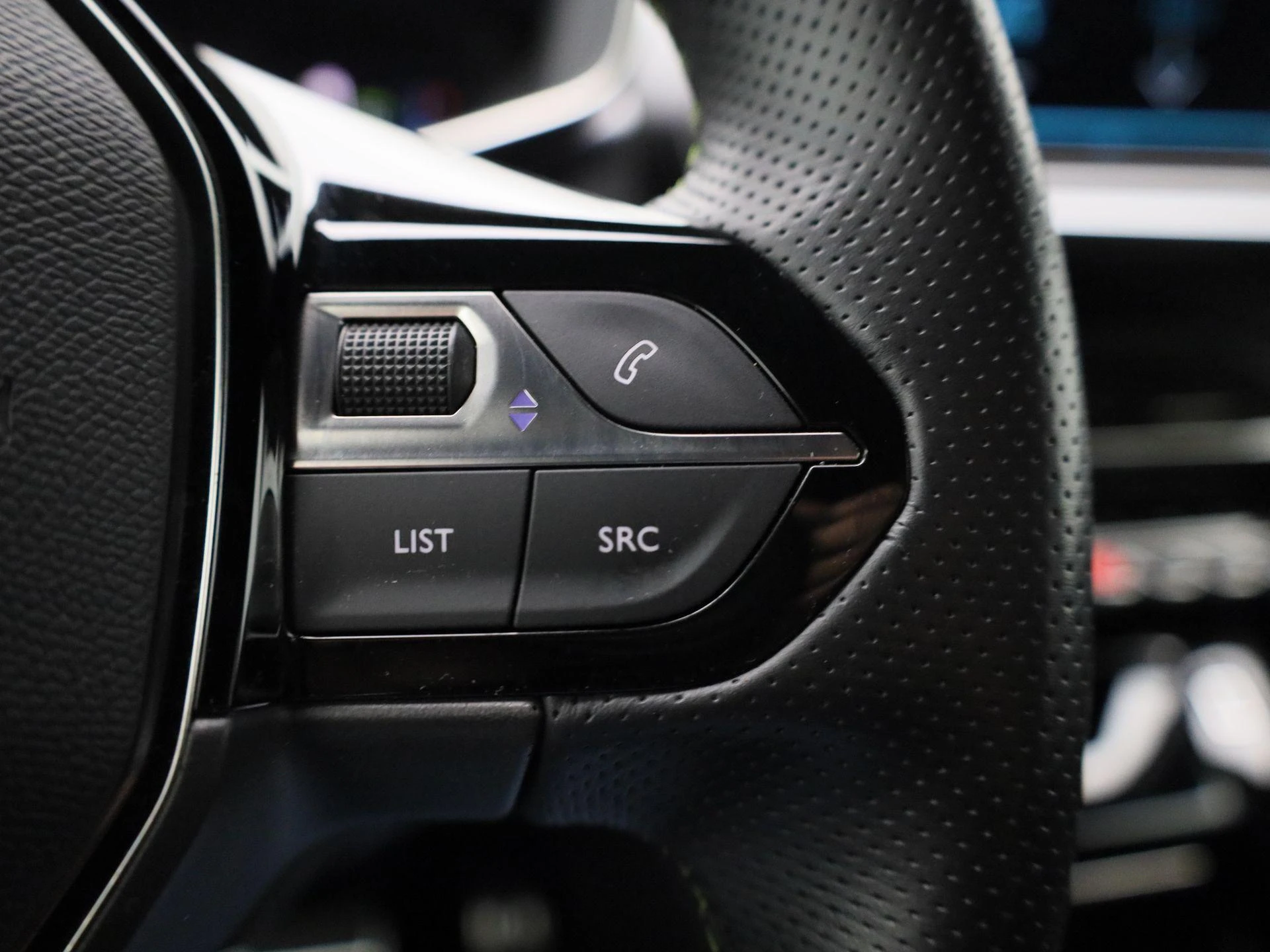 Peugeot e-208 - 19