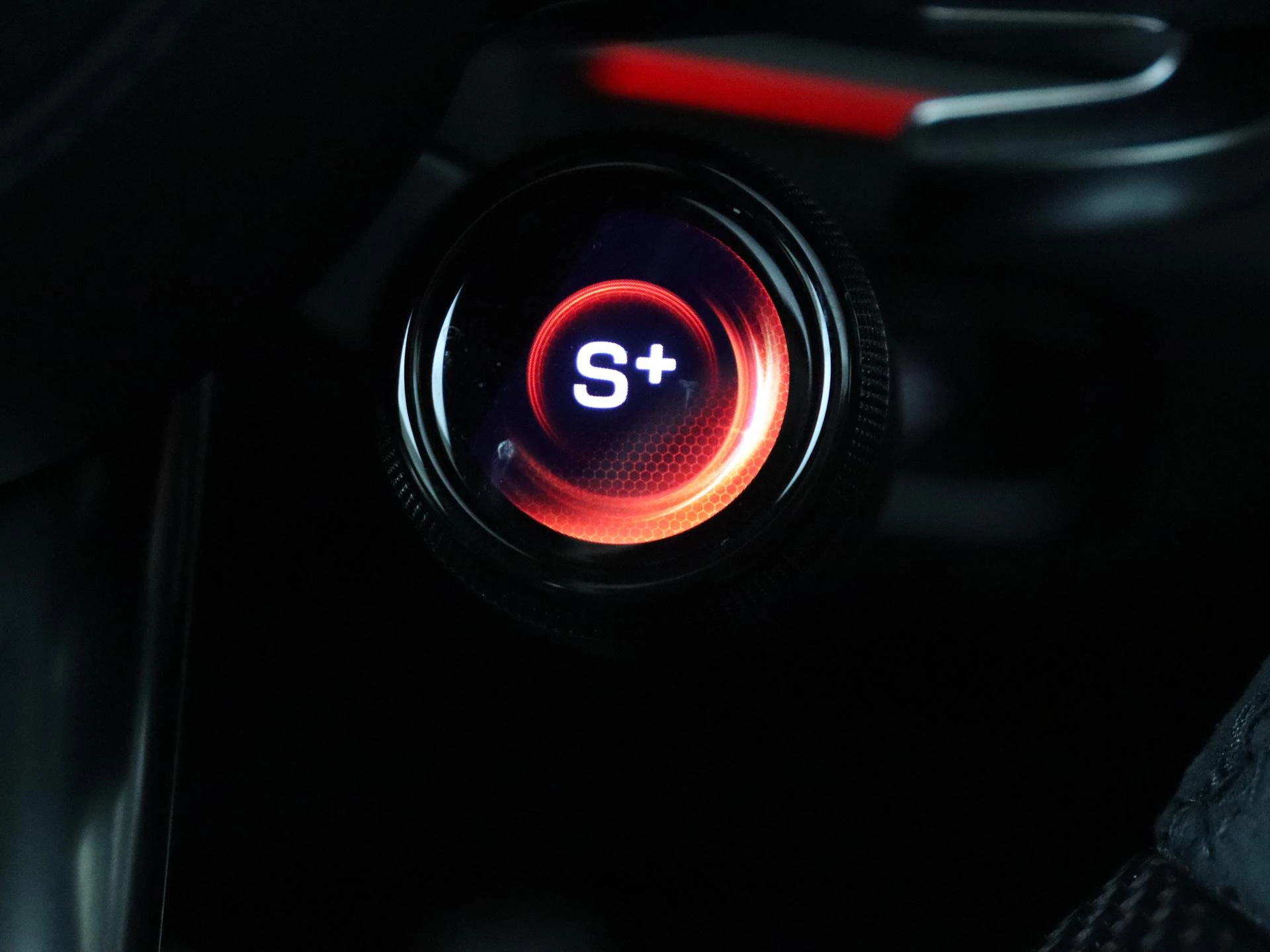 Mercedes-Benz-GLE-image-23