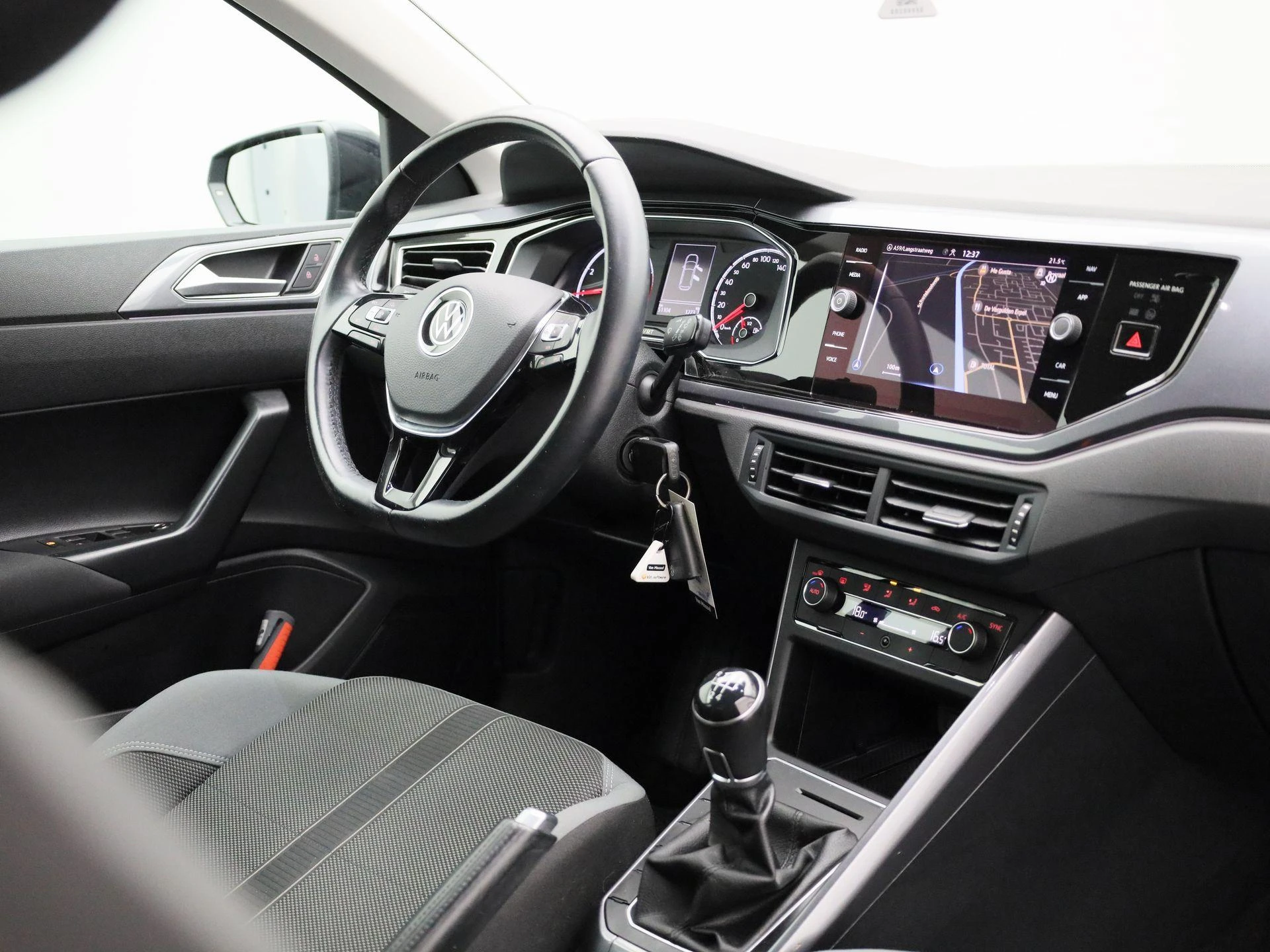 Volkswagen-Polo-image-32