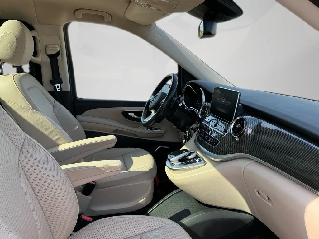 Mercedes-Benz-V-Klasse 300-image-10