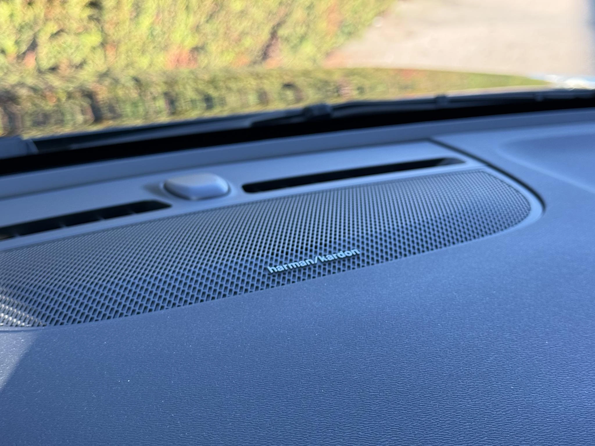 Volvo-EX40-image-3