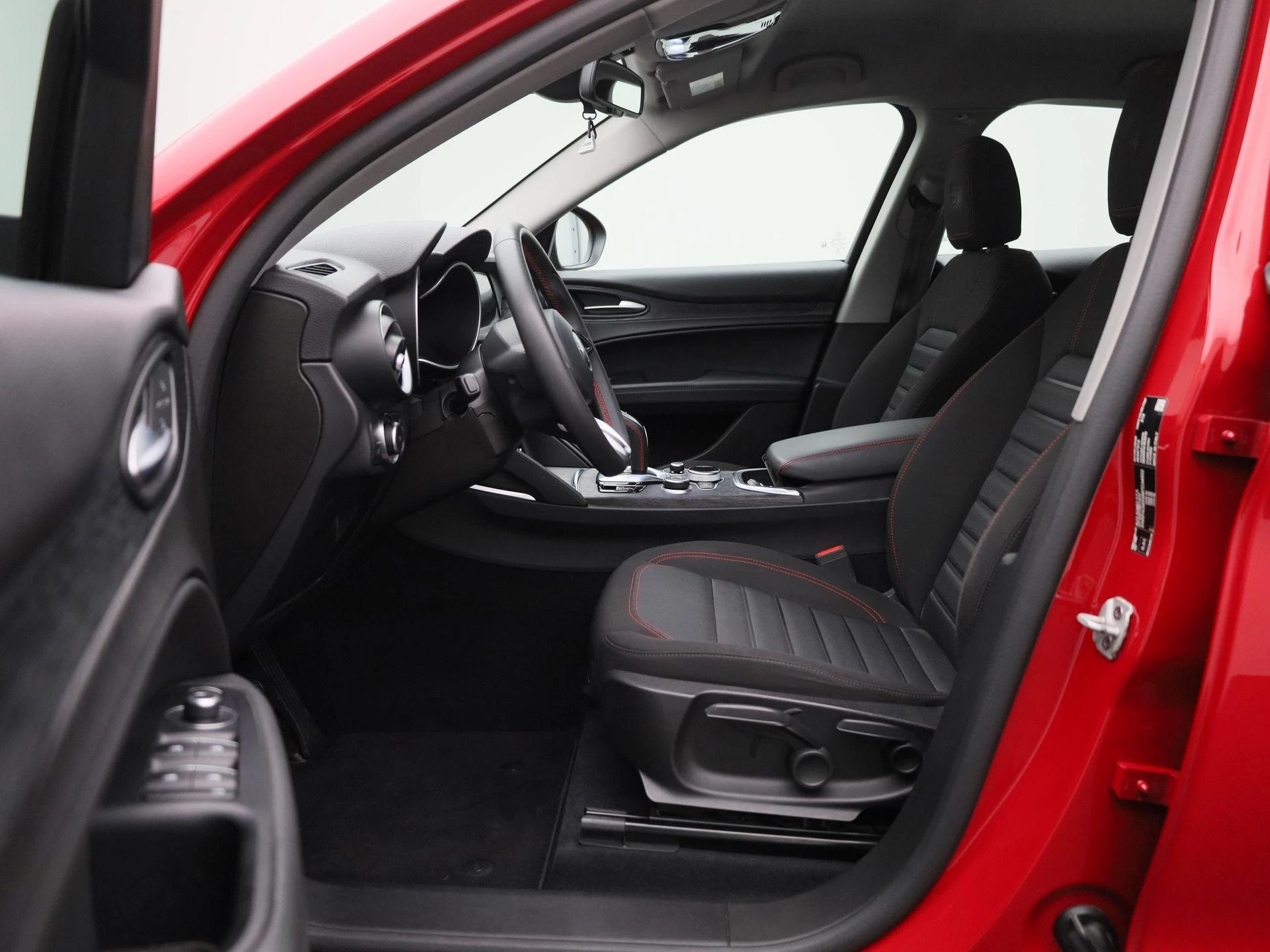 Alfa Romeo-Stelvio-image-10