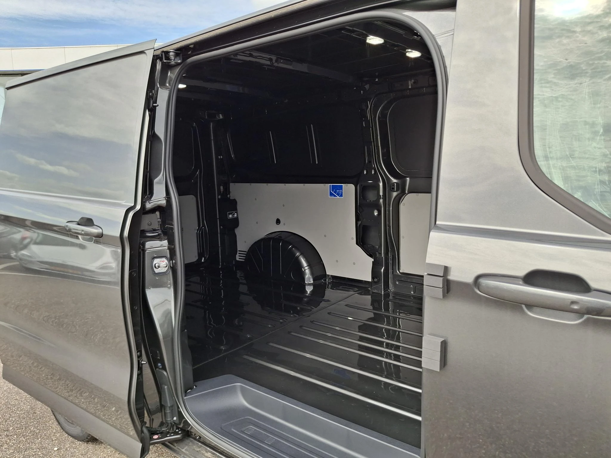 Ford-E-Transit-image-8