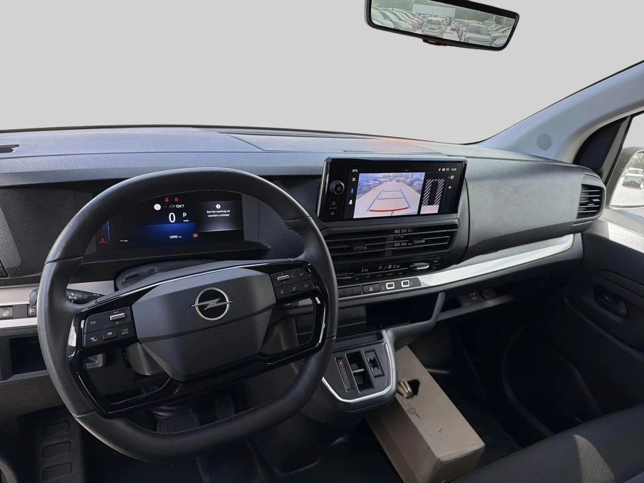 Opel-Vivaro-image-12