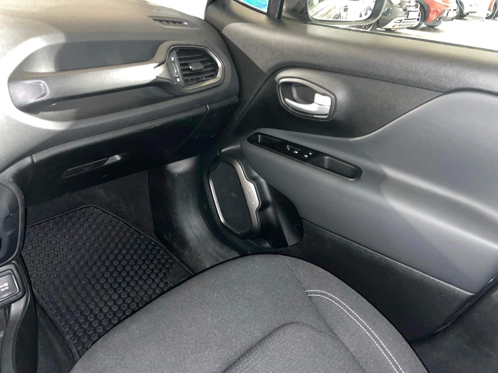 Jeep-Renegade-image-8