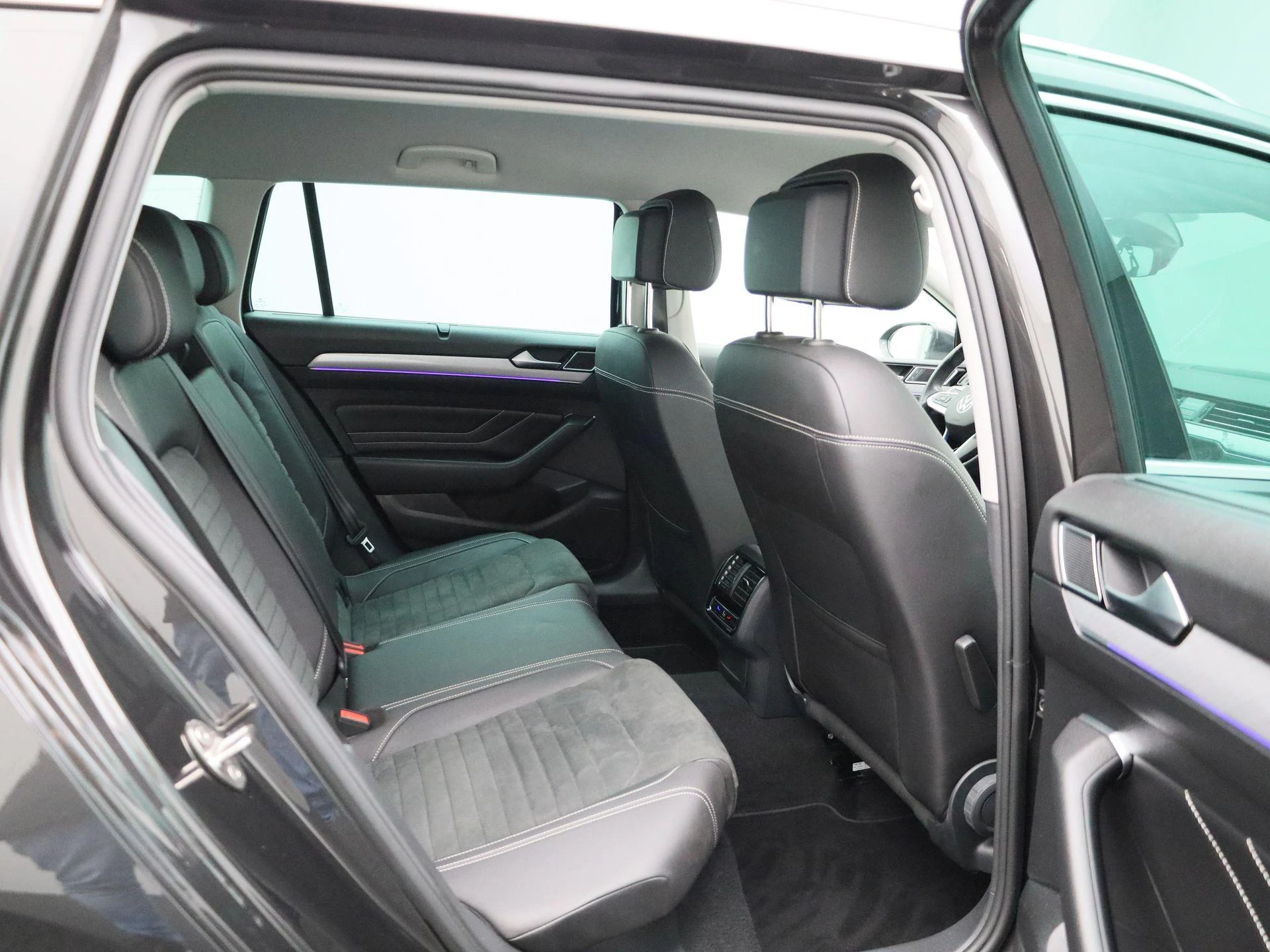 Volkswagen-Passat-image-36