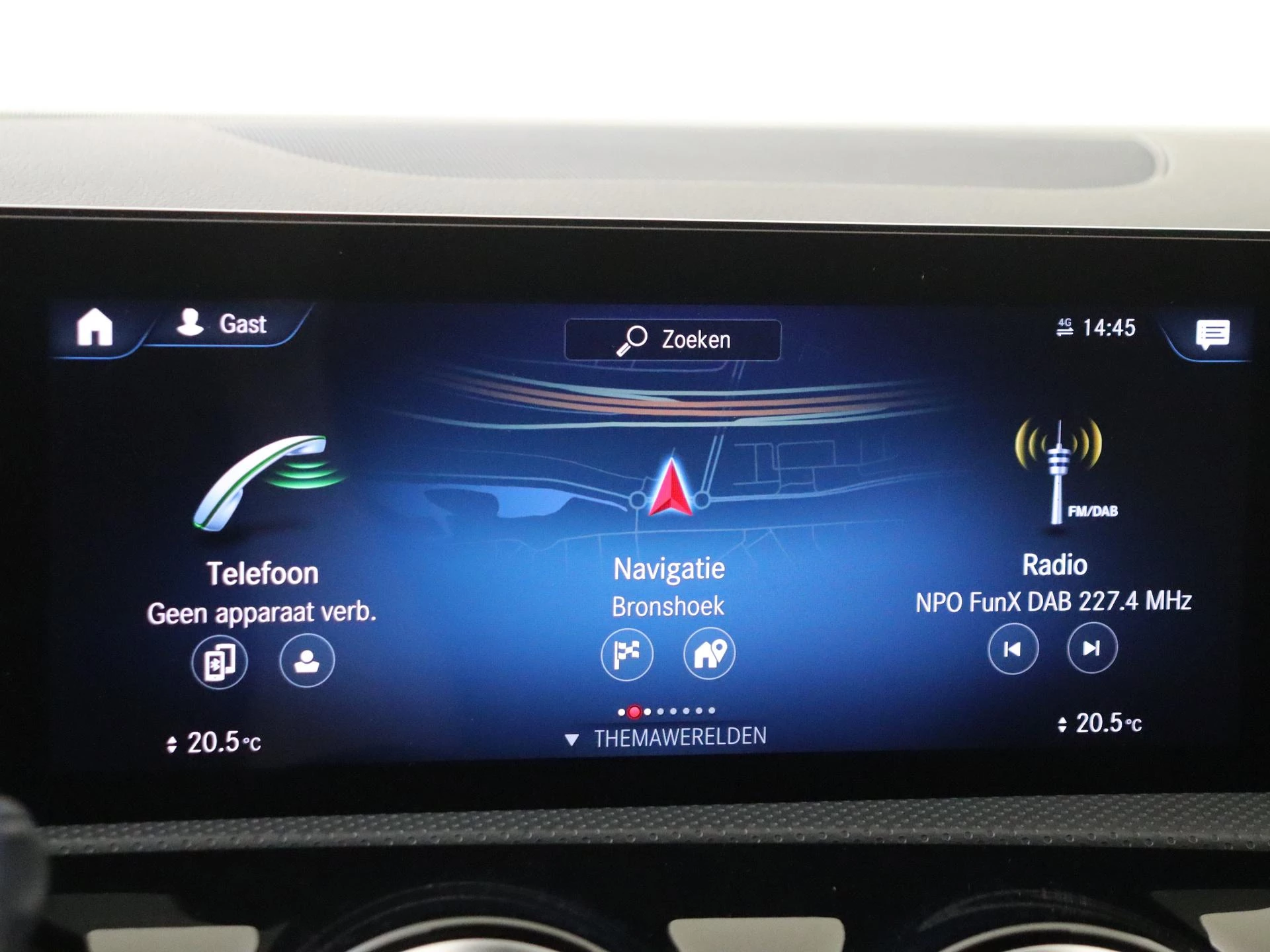 Mercedes-Benz-CLA-image-15