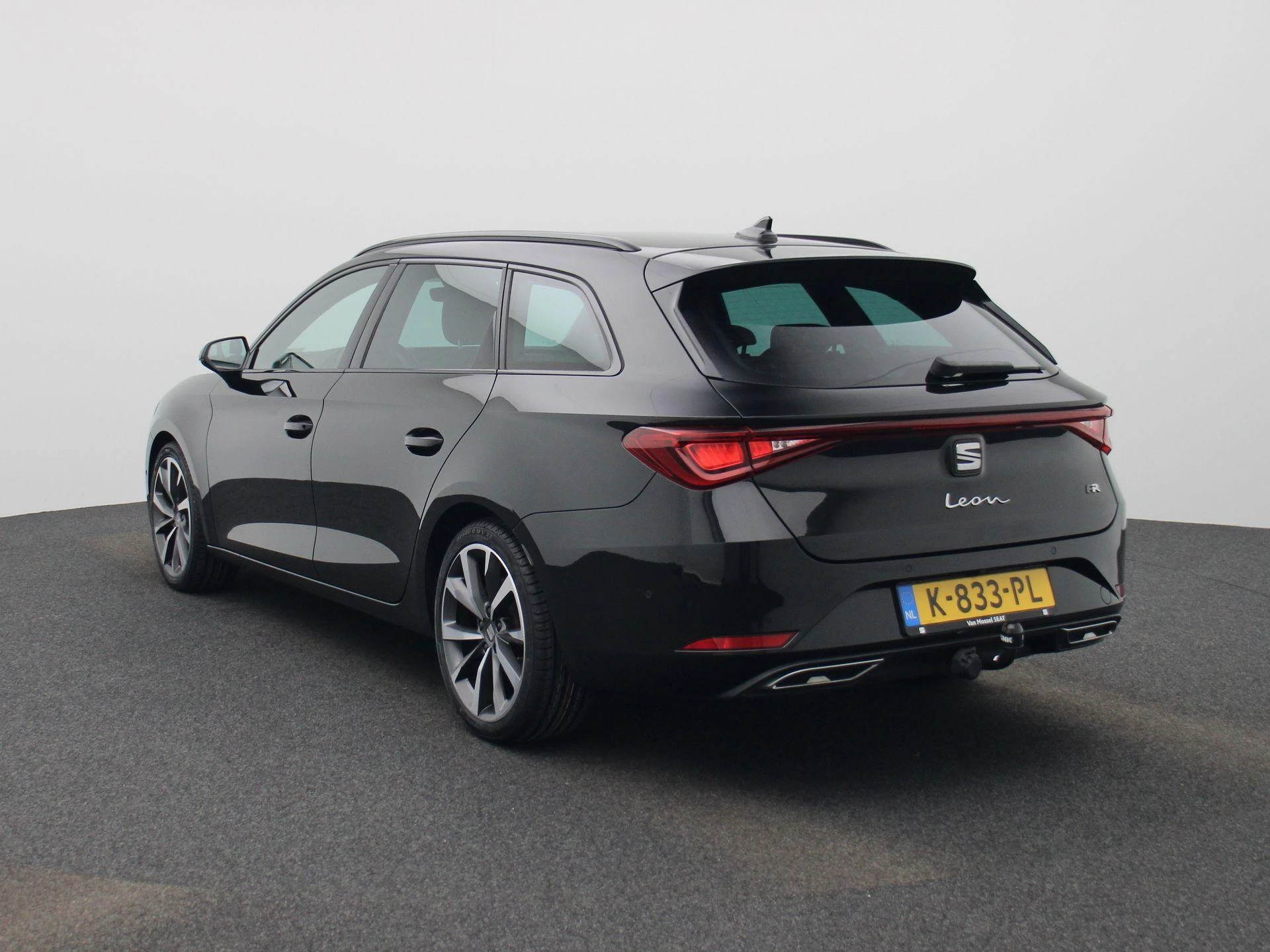 SEAT-Leon-image-1