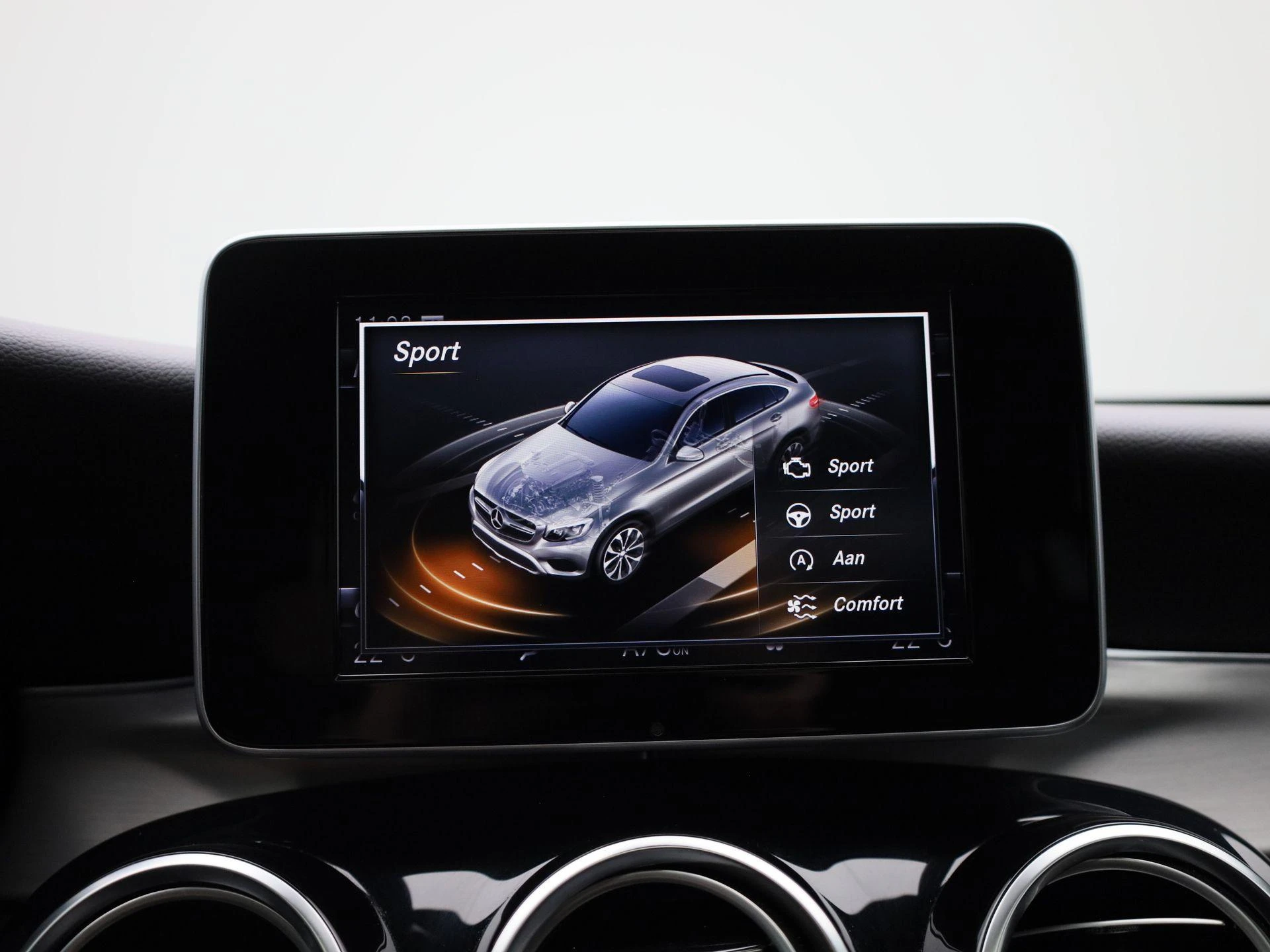 Mercedes-Benz-GLC-image-24