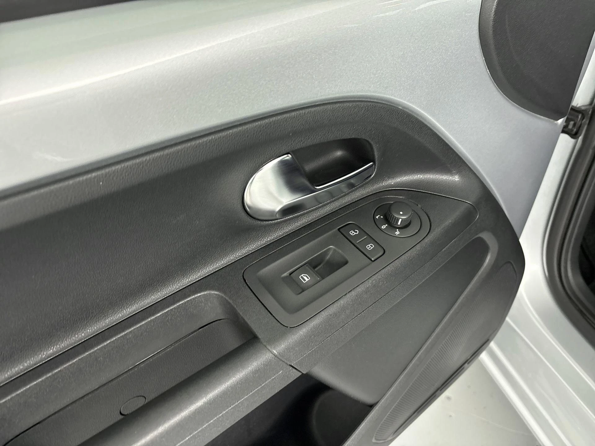 Volkswagen-up!-image-11