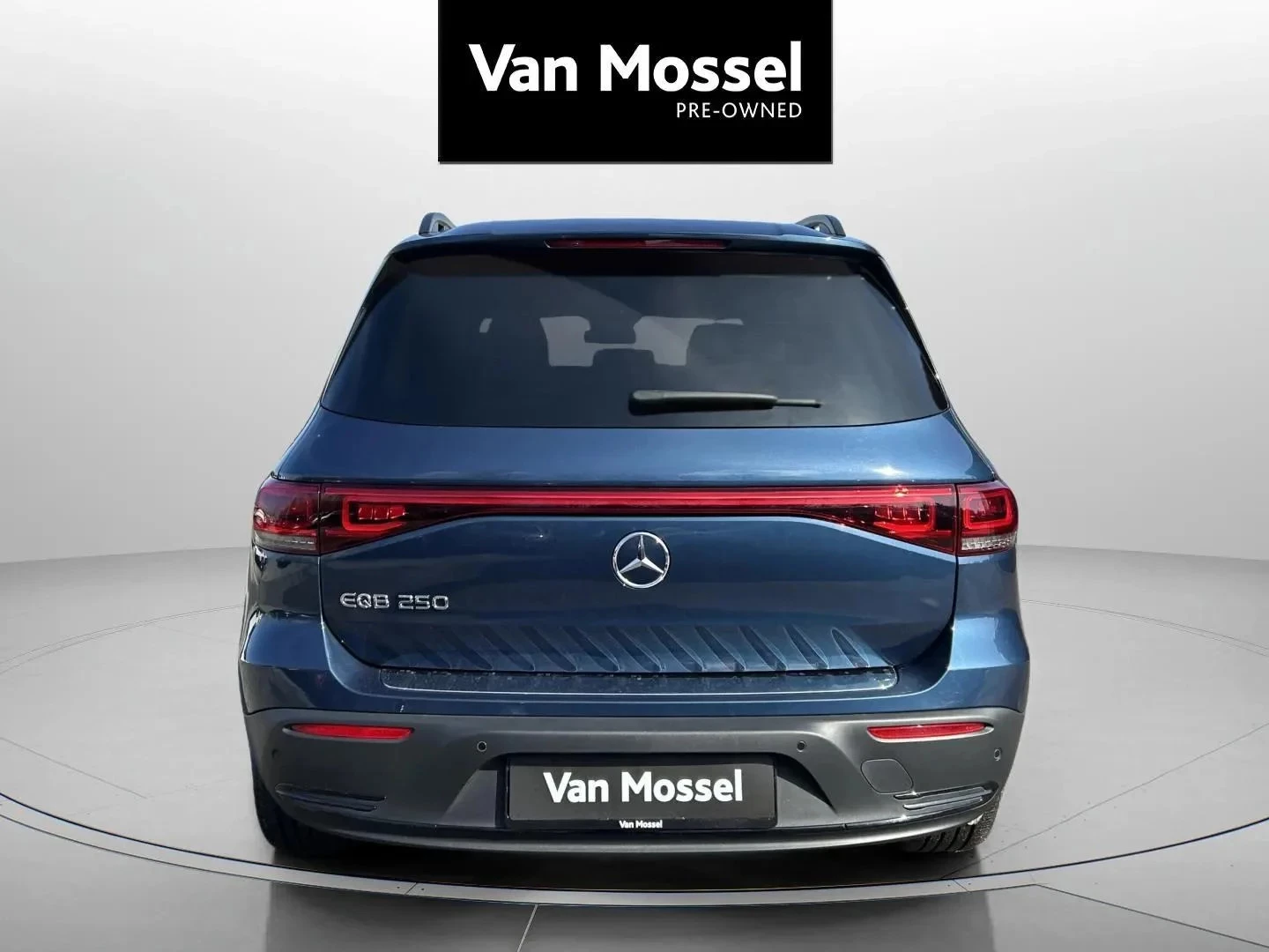 Mercedes-Benz-EQB-image-6