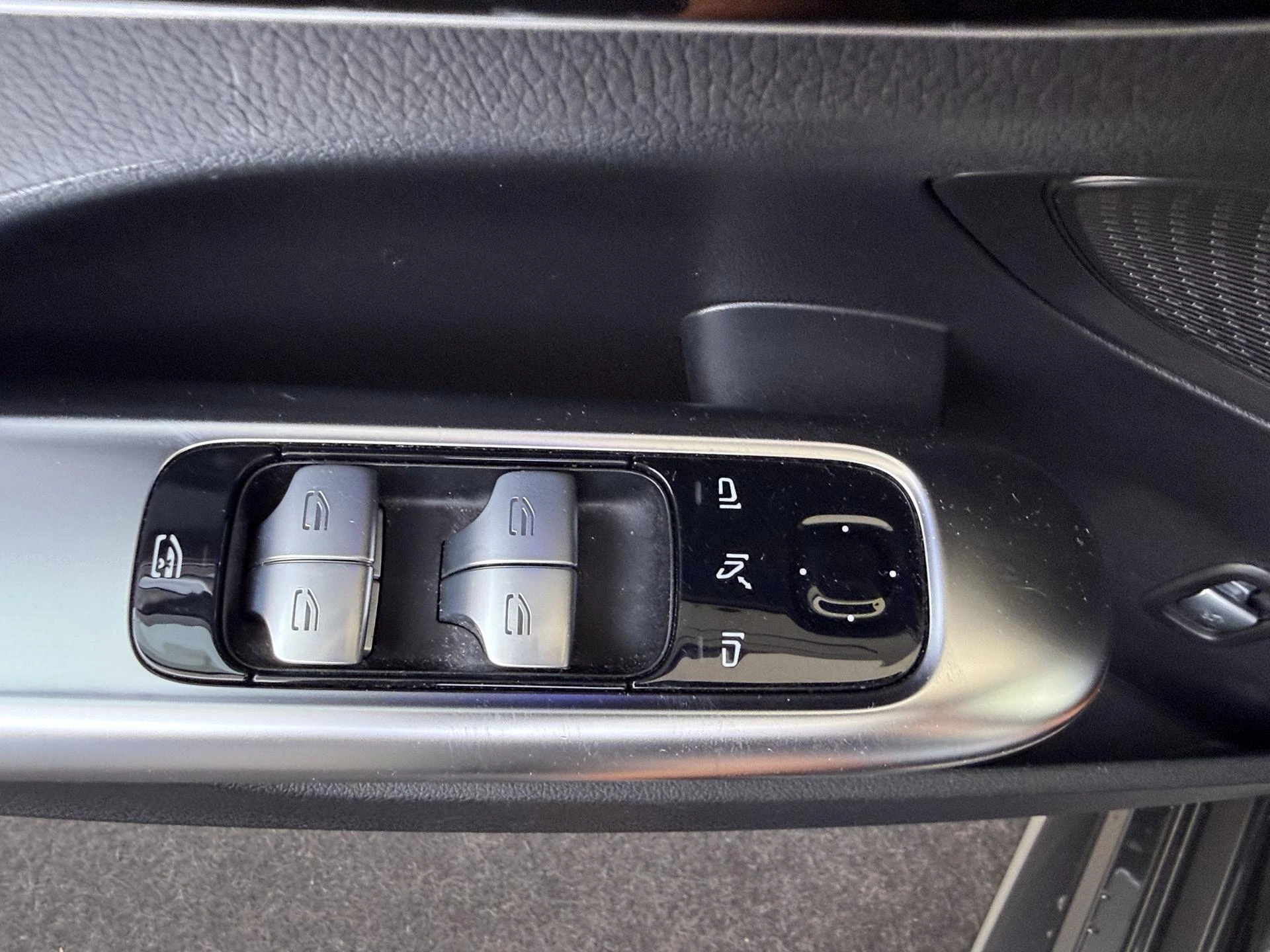 Mercedes-Benz-C-Klasse-image-25