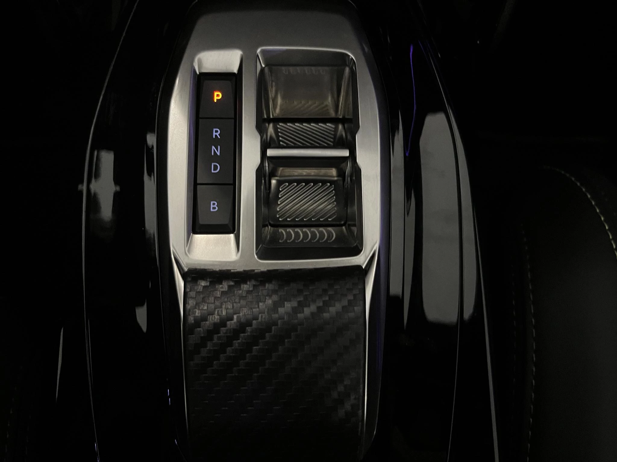 Peugeot-e-2008-image-14