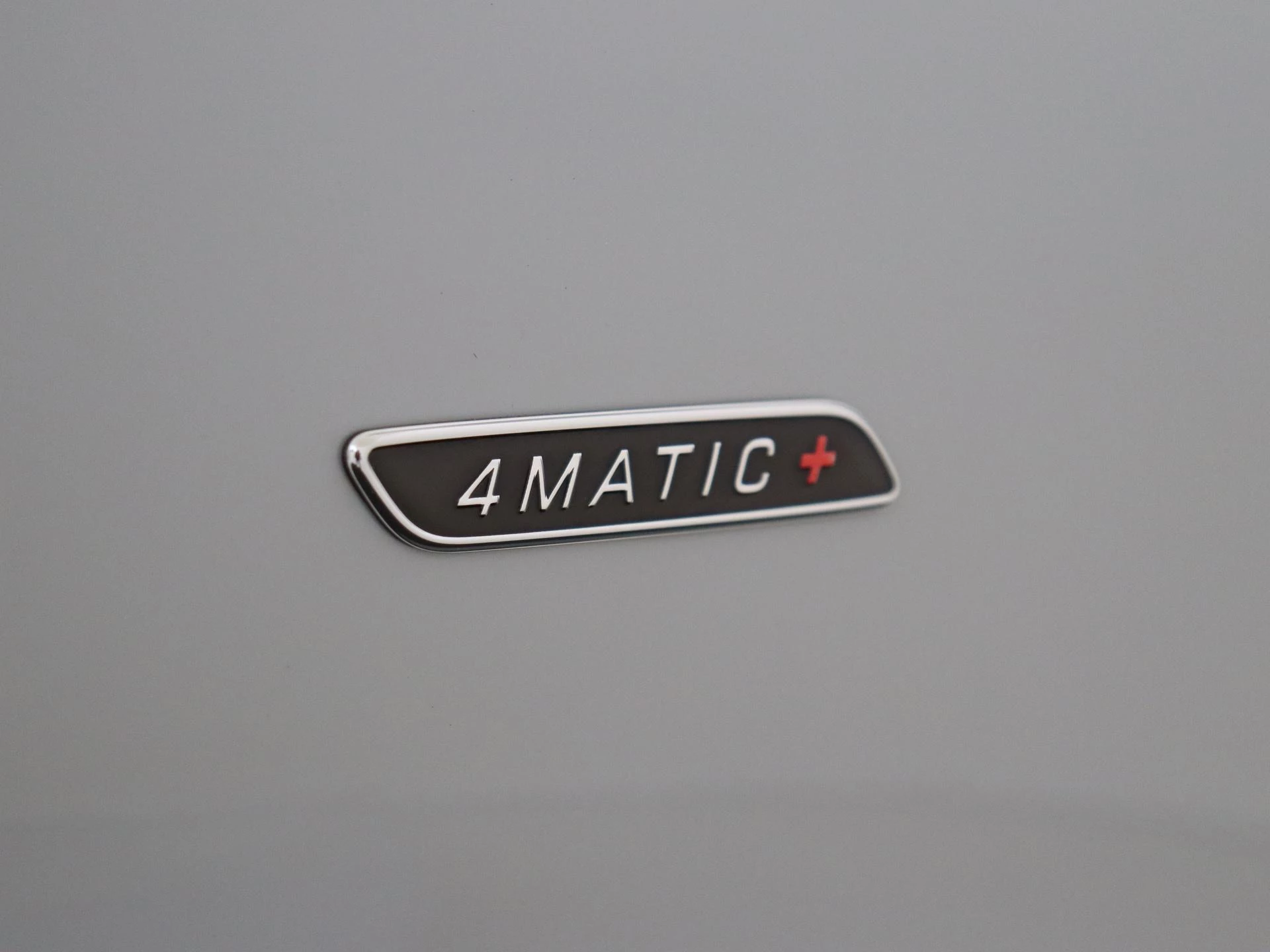 Mercedes-Benz-EQE-image-10