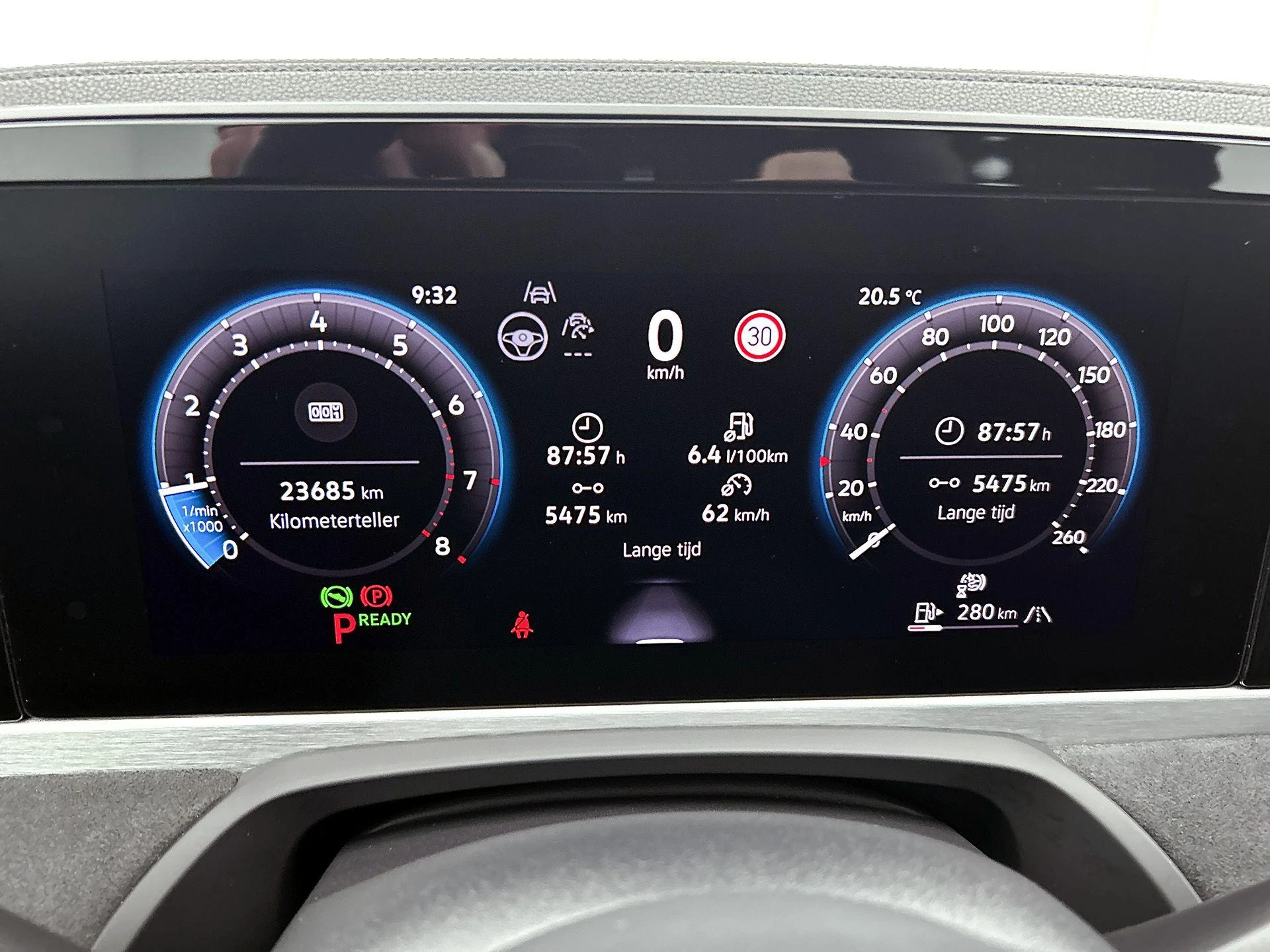 Volkswagen-Passat-image-27