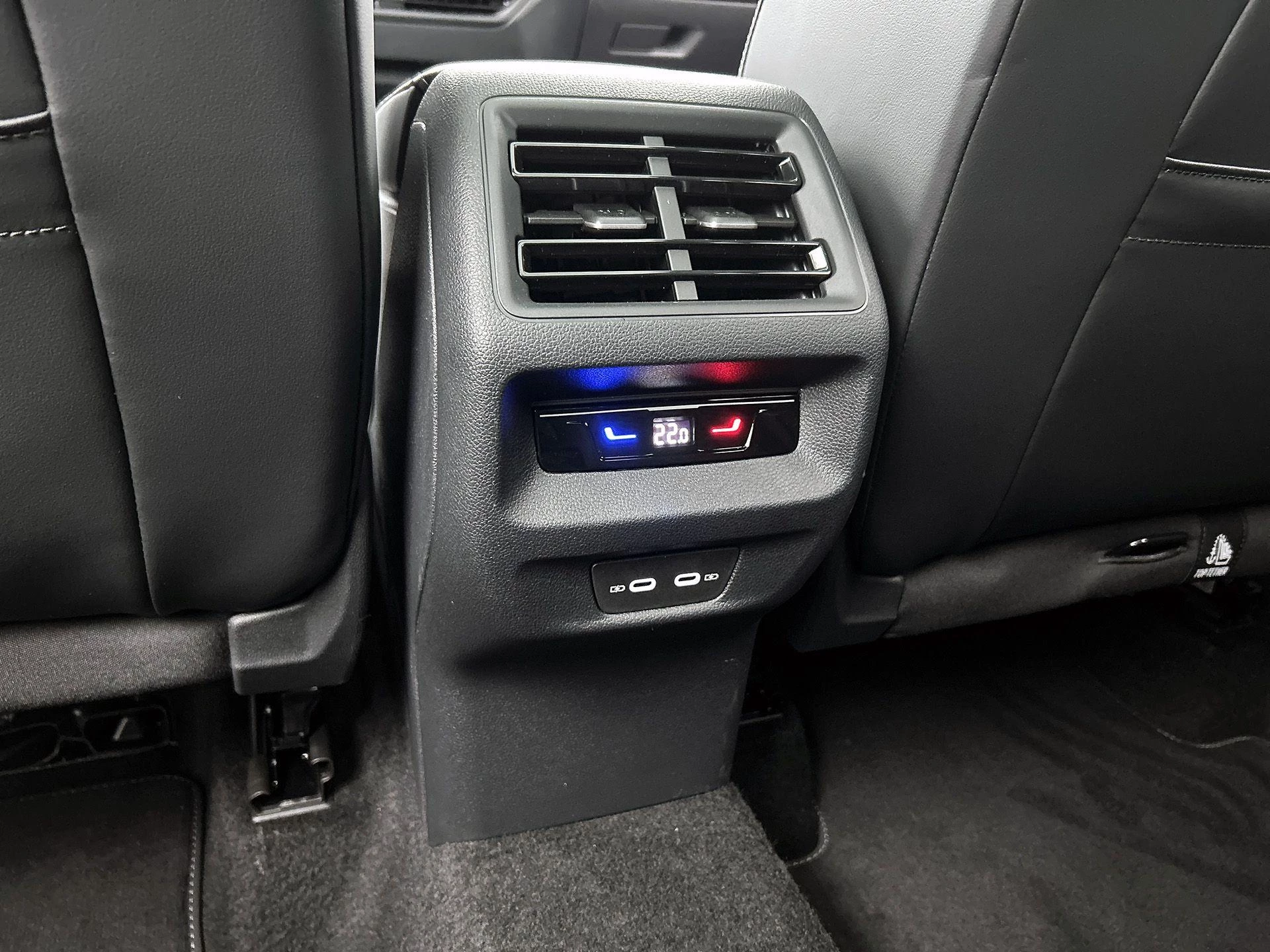 Volkswagen-Tiguan-image-10