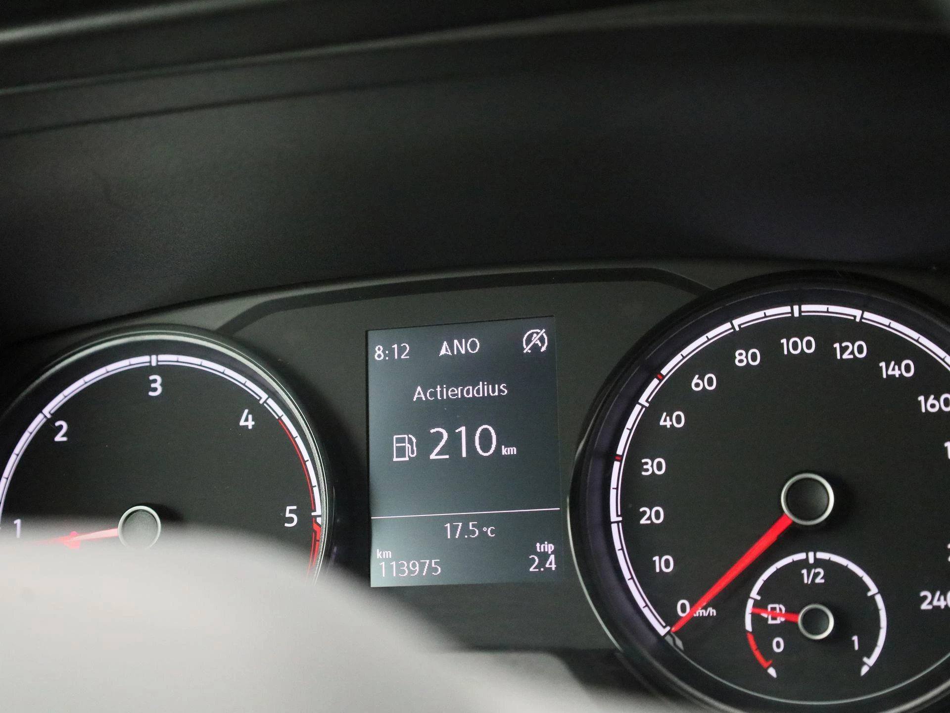 Volkswagen-Transporter-image-23