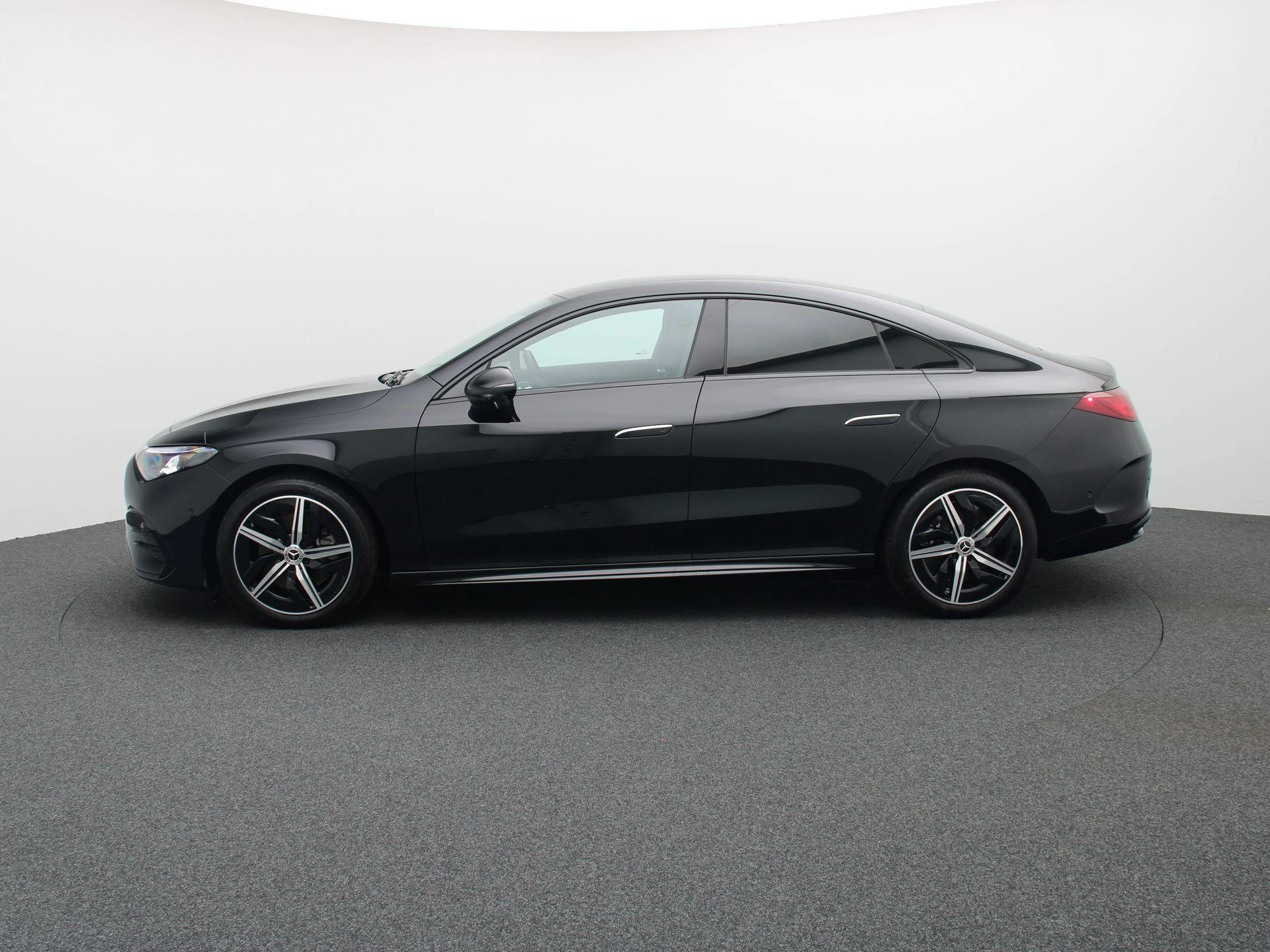 Mercedes-Benz-CLA-image-3