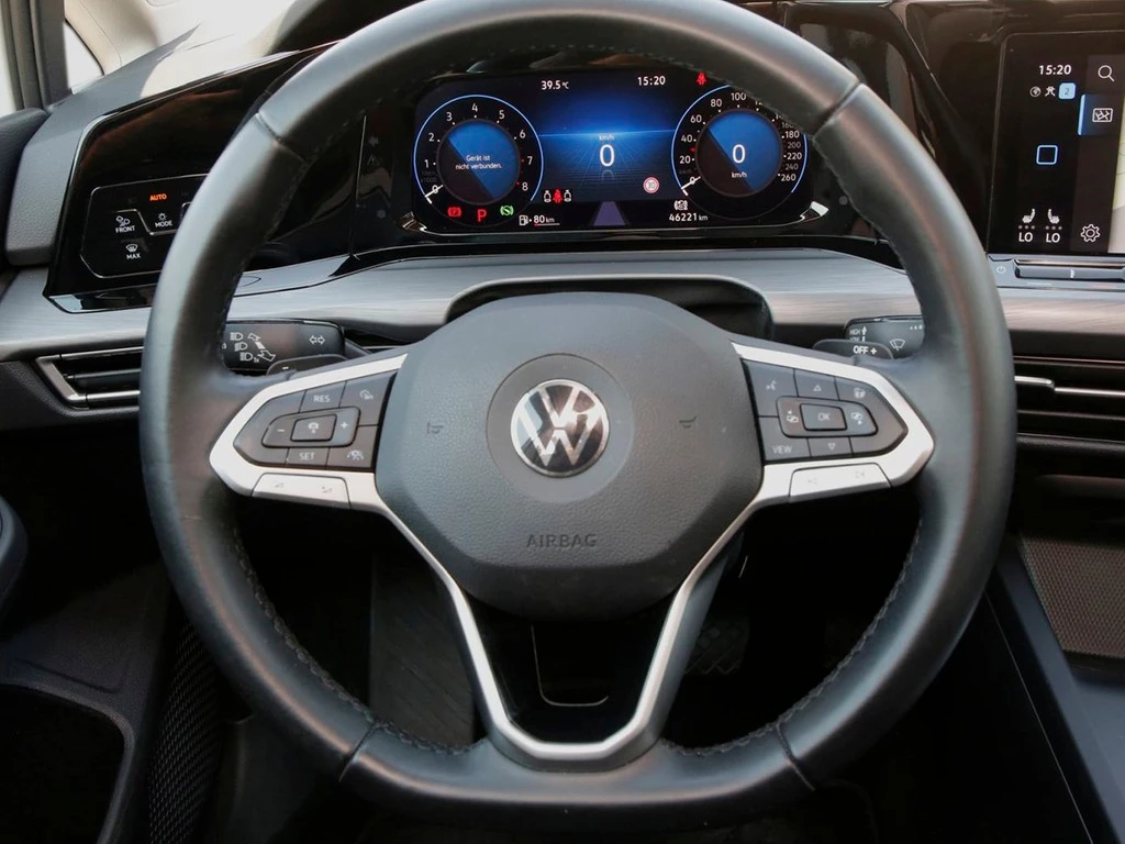 Volkswagen-Golf-image-14