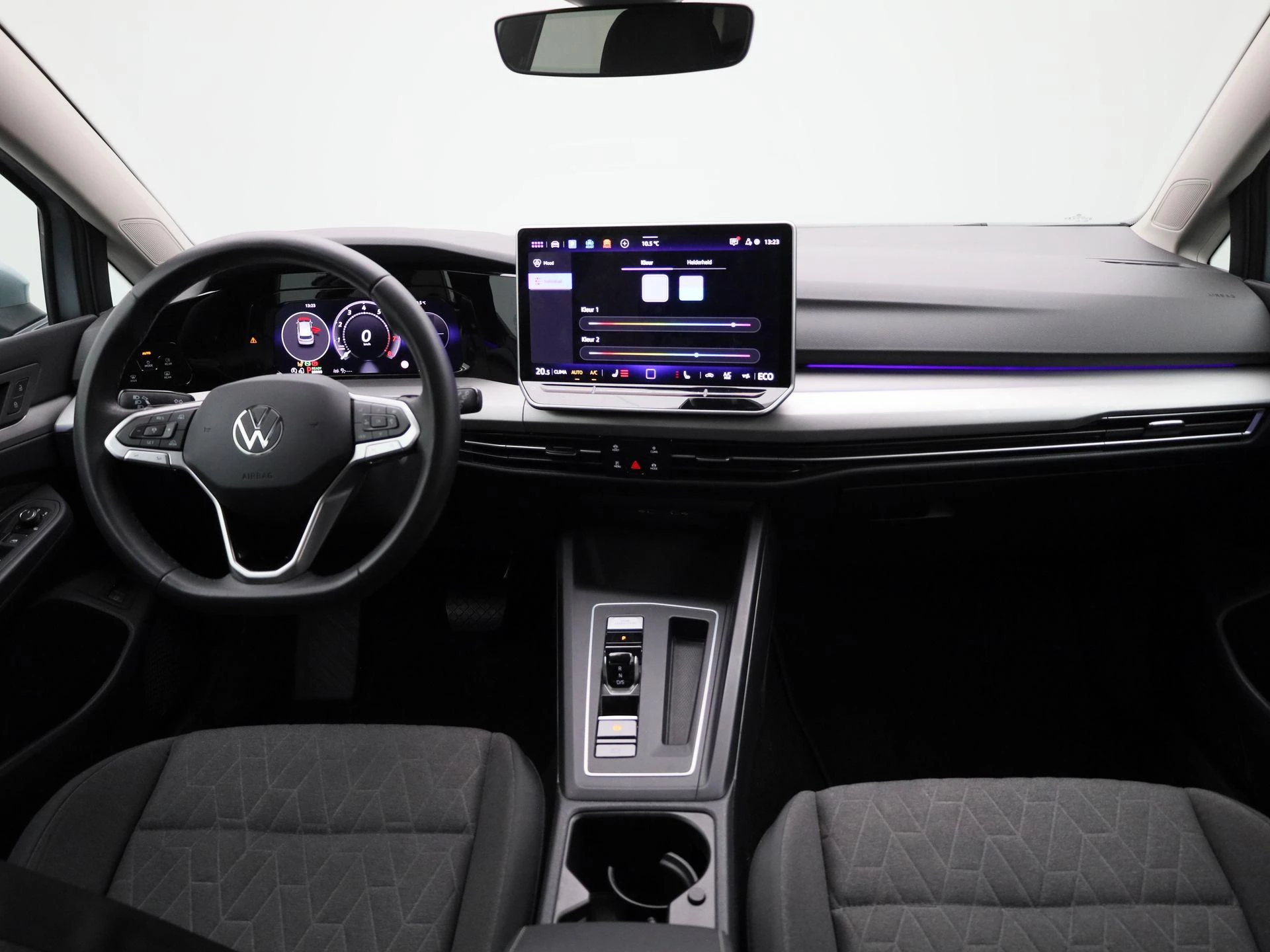 Volkswagen-Golf-image-34