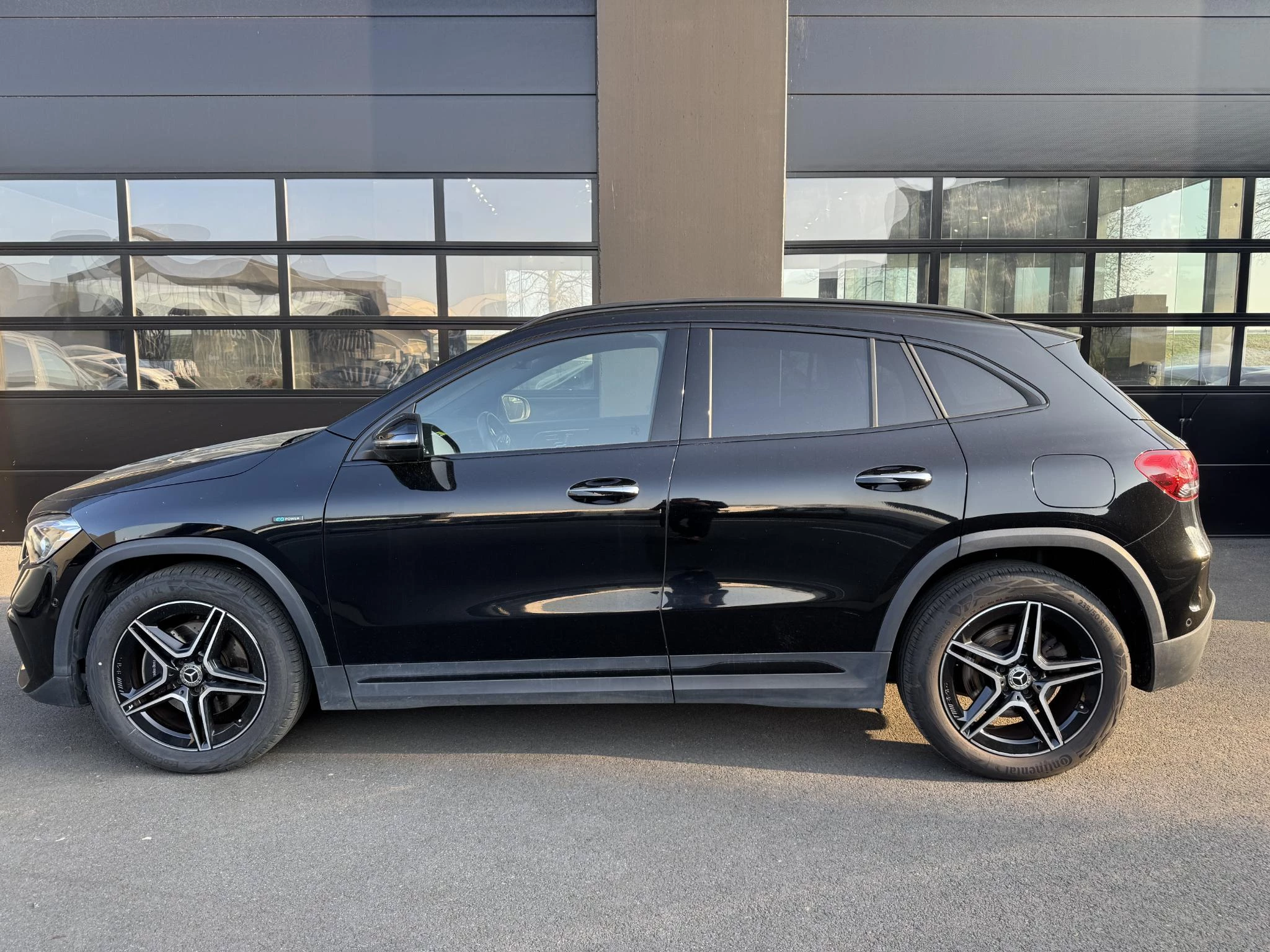 Mercedes-Benz GLA 250 e AMG Line + LEDER + MEMORY + CARPLAY + MULTIBEAM LED +