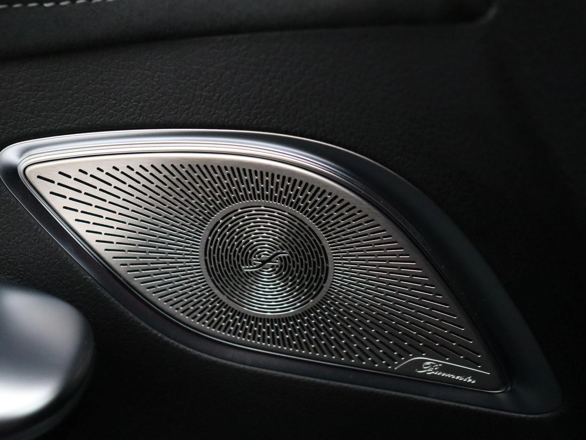 Mercedes-Benz-EQE-image-10