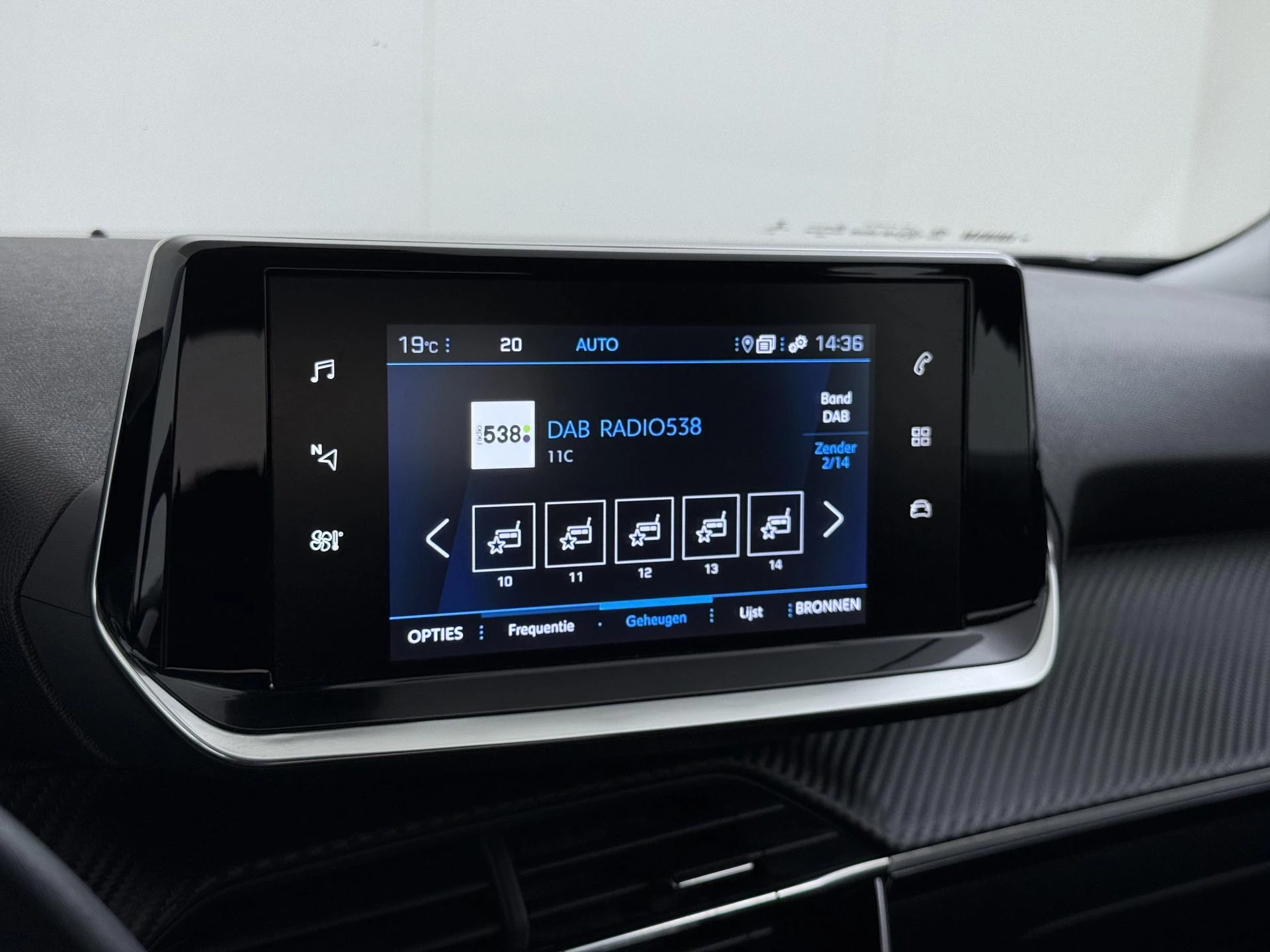 Peugeot-2008-image-22