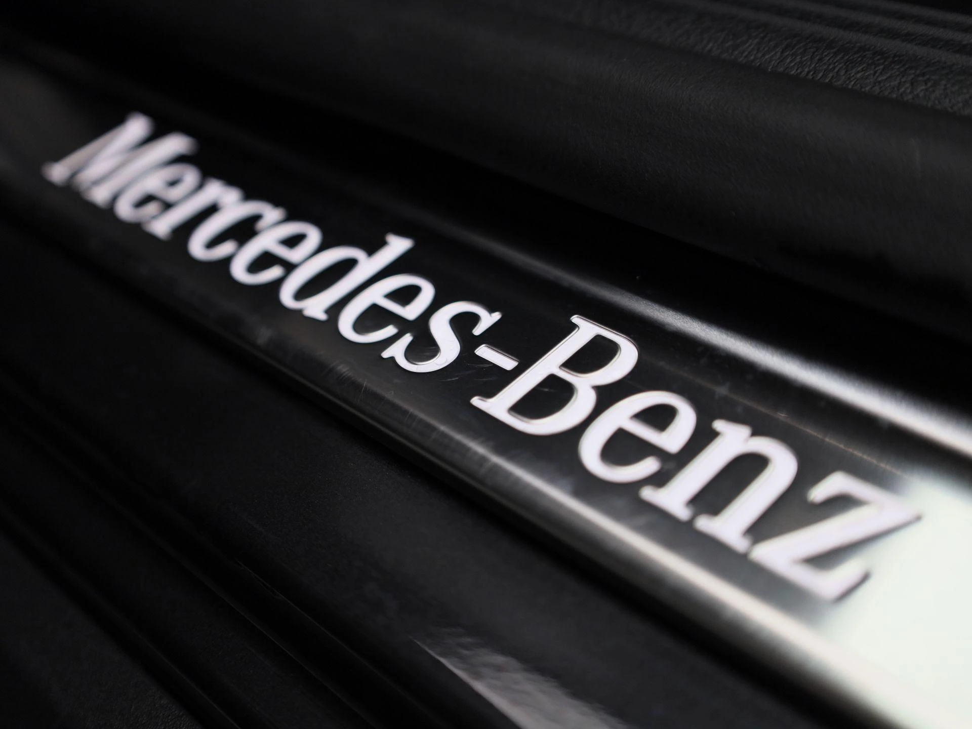 Mercedes-Benz-GLC-image-35
