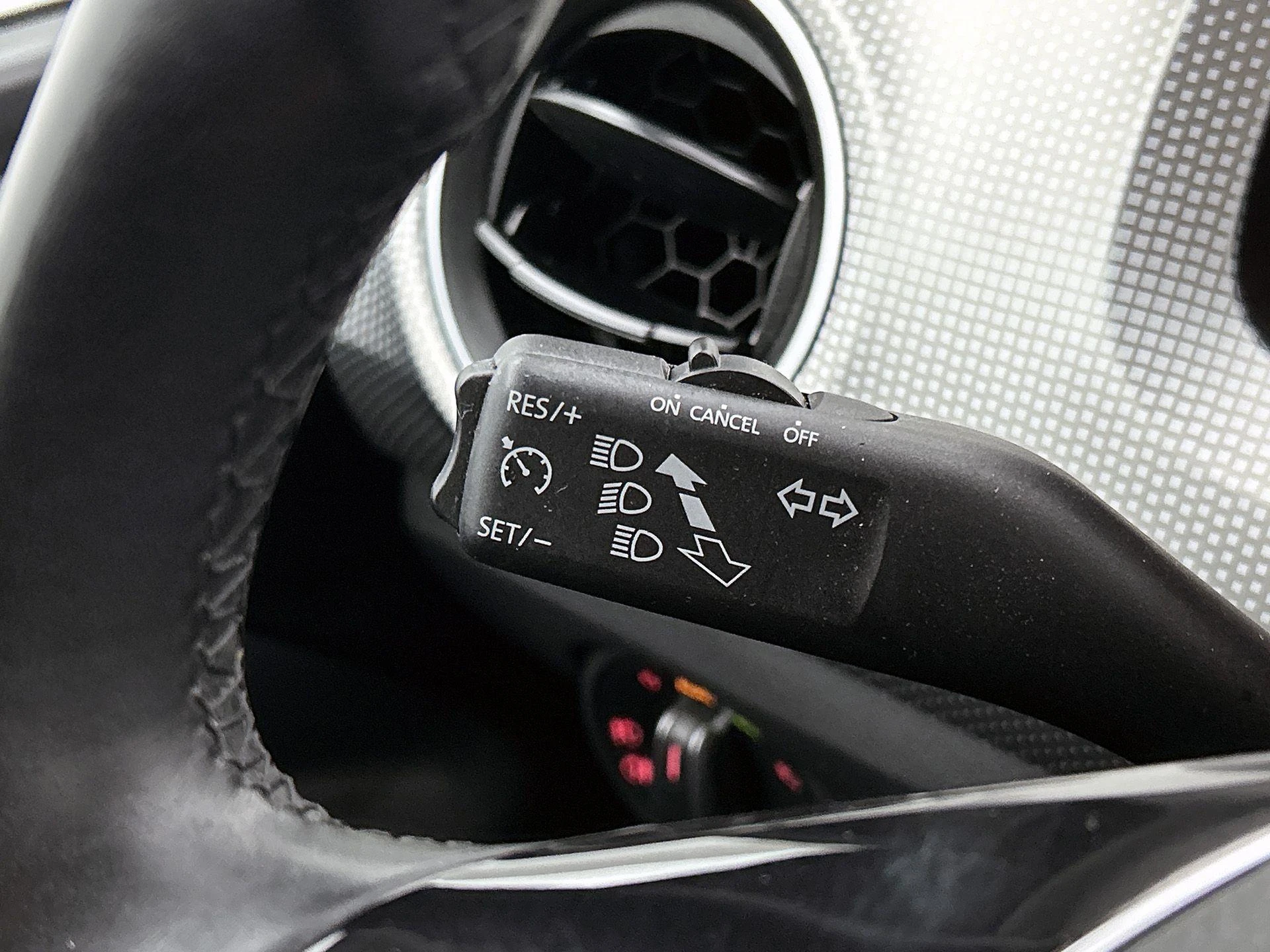 Volkswagen-up!-image-5