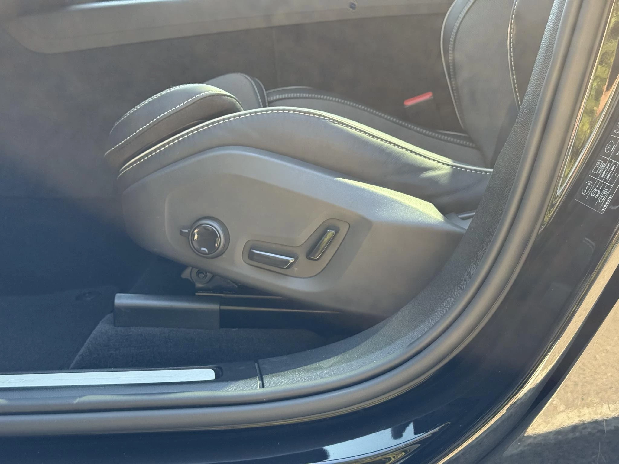 Volvo XC60 T6 Plug-in Hybrid AWD Plus Black Edition