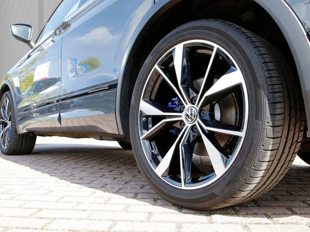 Volkswagen Tiguan R 2.0 TSI 4Motion Black Style 20"Pano DCC Navi+VC ACC LED PDC SHZ