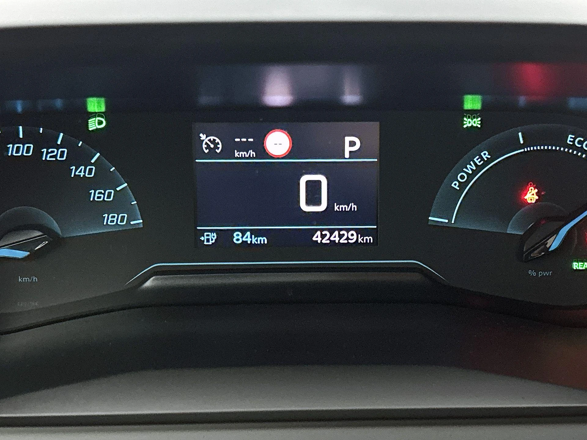 Peugeot-e-2008-image-7