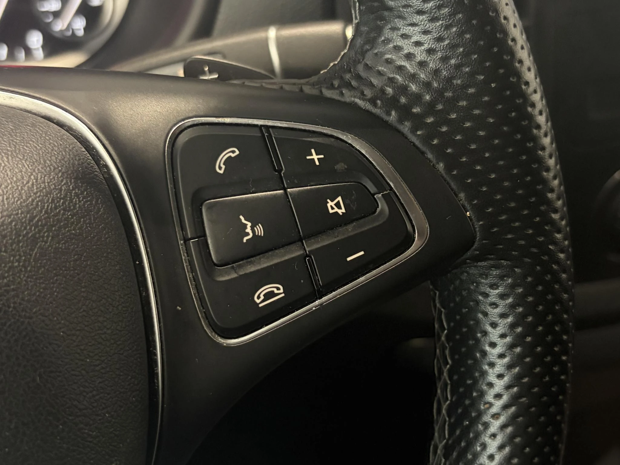 Mercedes-Benz-Vito-image-17