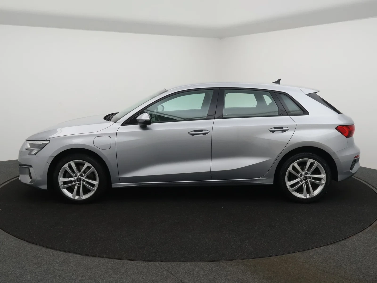 Audi A3 Sportback PHEV Audi A3 Sportback 40 TFSIe PHEV 204PK *AUTOMAAT*PDC*APP CONNECT*NAVI*FULL LED*LEDER*SPORTSEATS*DIGITAL COCKPIT*;;;