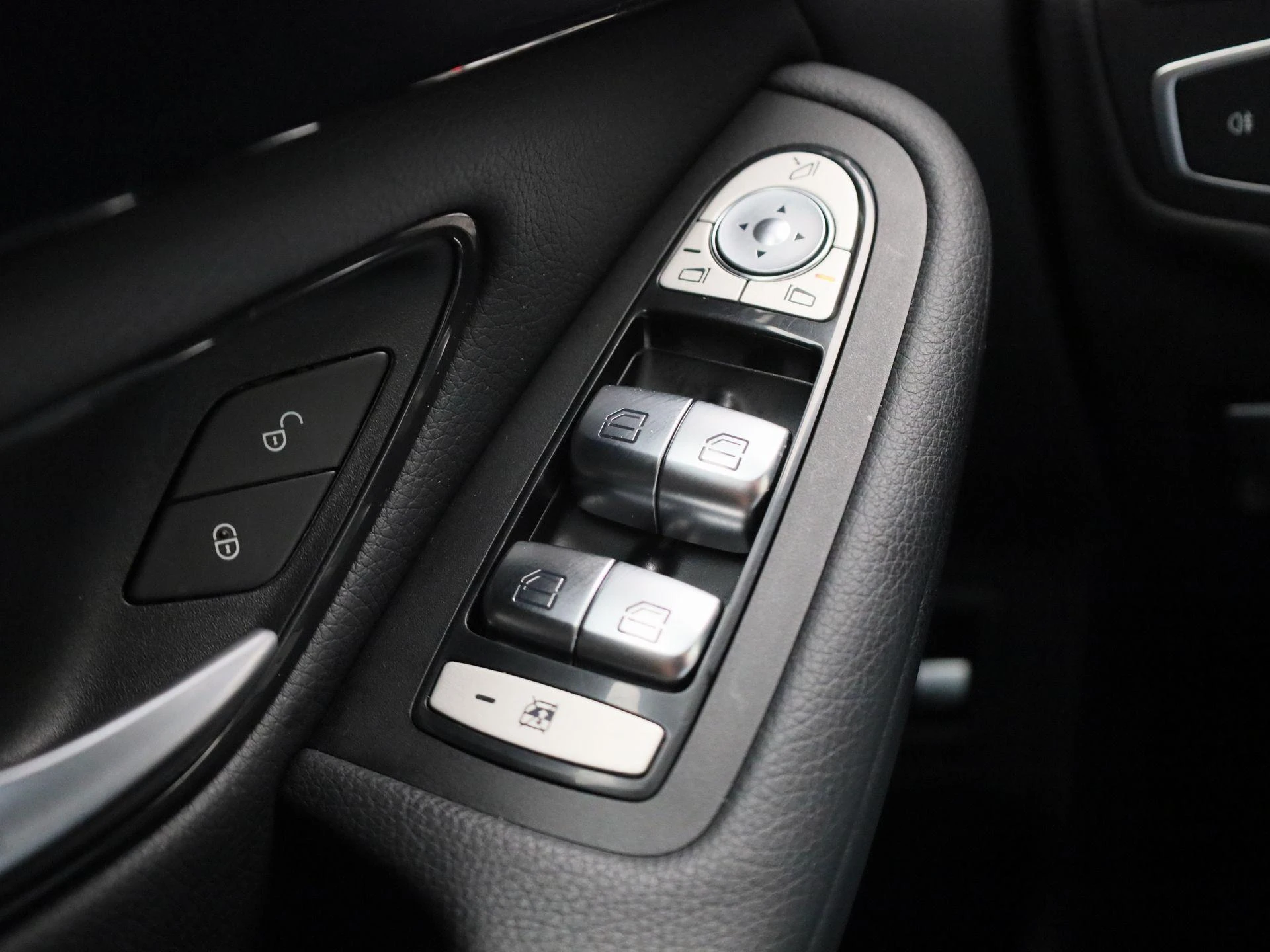 Mercedes-Benz-GLC-image-29